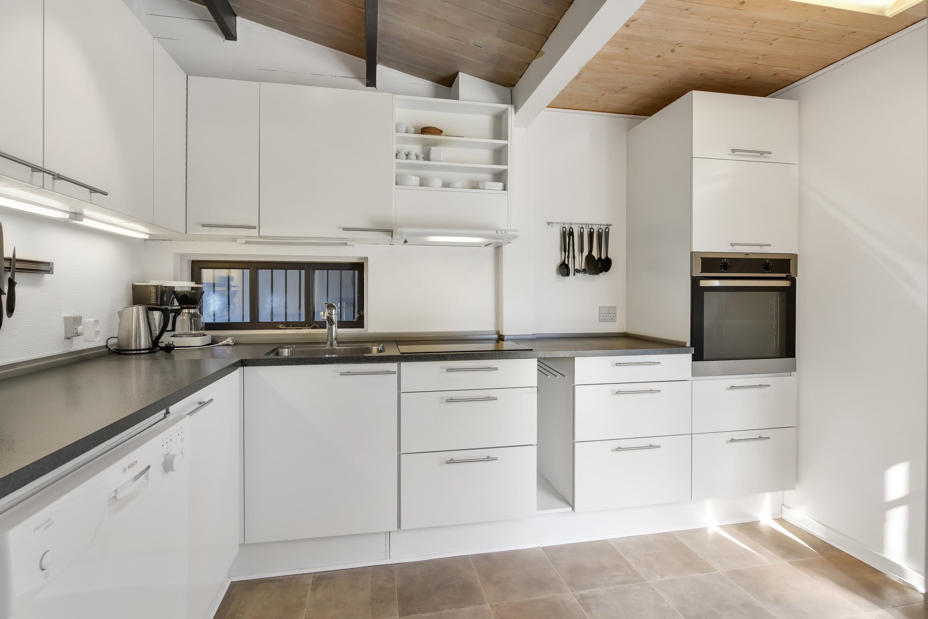 Fremhævet køkken billede i fuldskærmstilstand. Billede af Søringen 24, Grærup, 6840 Oksbøl