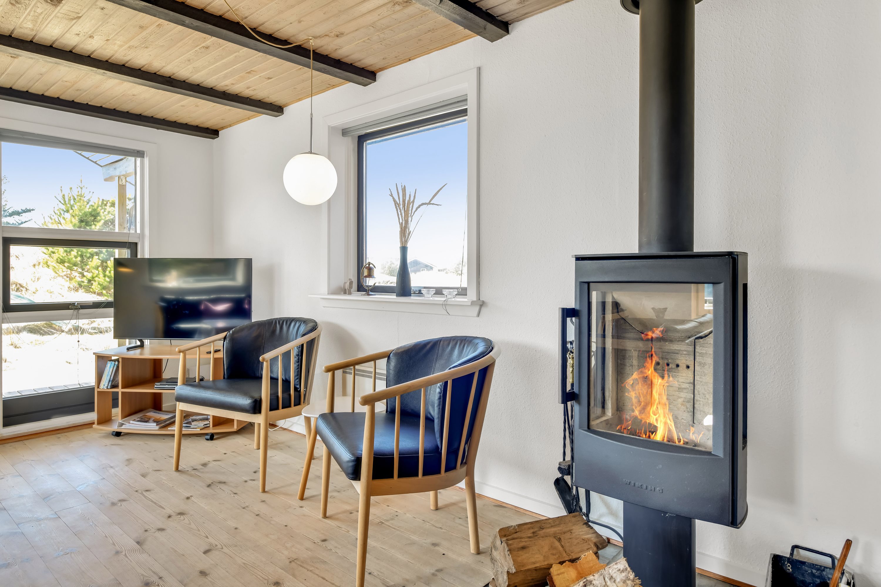 Fremhævet stue billede i fuldskærmstilstand. Billede af Søringen 24, Grærup, 6840 Oksbøl