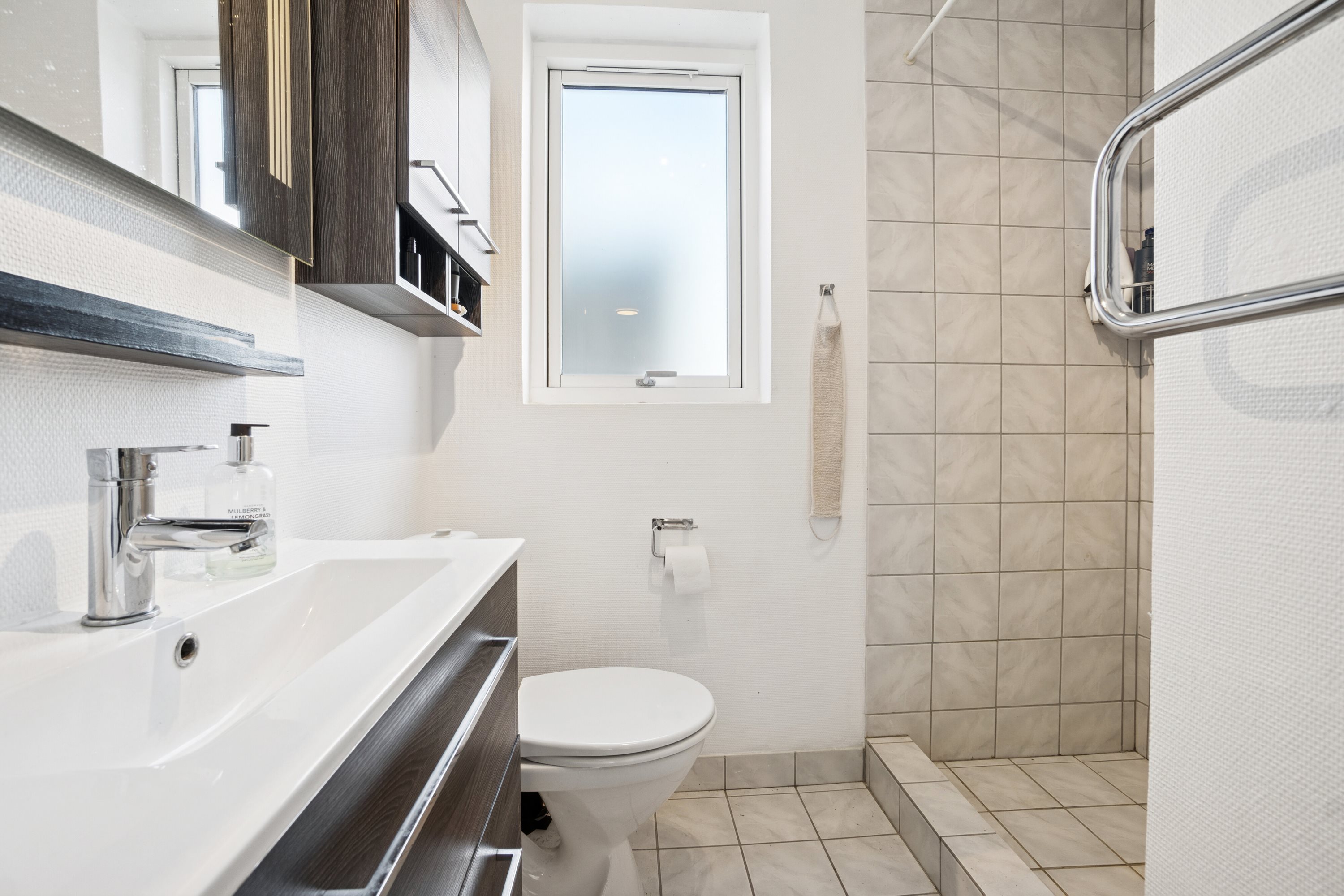 Fremhævet badeværelse billede i fuldskærmstilstand. Billede af Højvænget 1, 7760 Hurup Thy