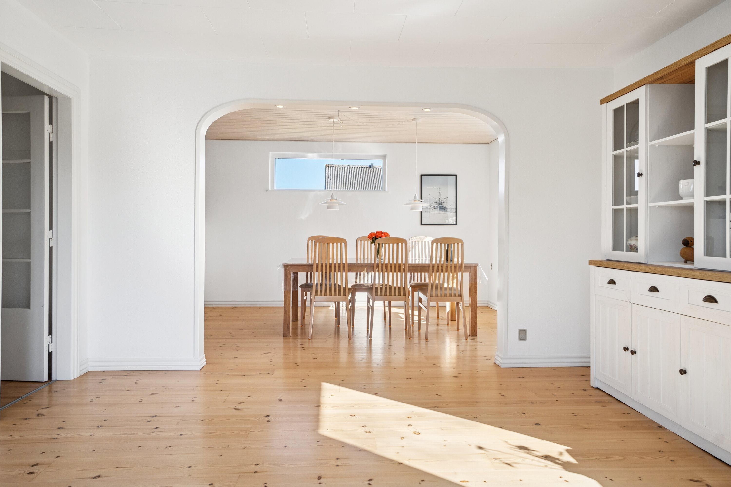 Fremhævet stue billede i fuldskærmstilstand. Billede af Højvænget 1, 7760 Hurup Thy