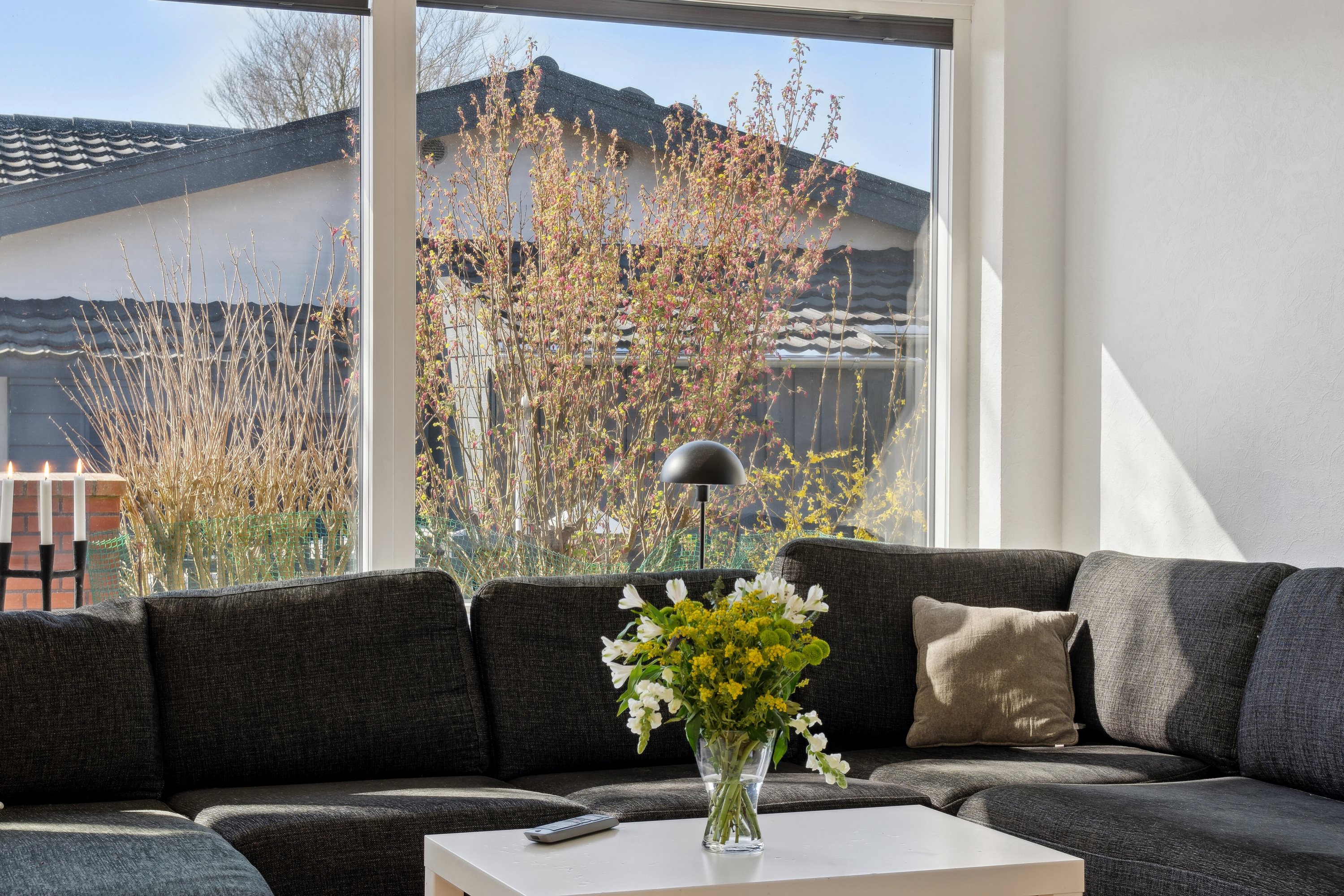 Fremhævet stue billede i fuldskærmstilstand. Billede af Højvænget 1, 7760 Hurup Thy