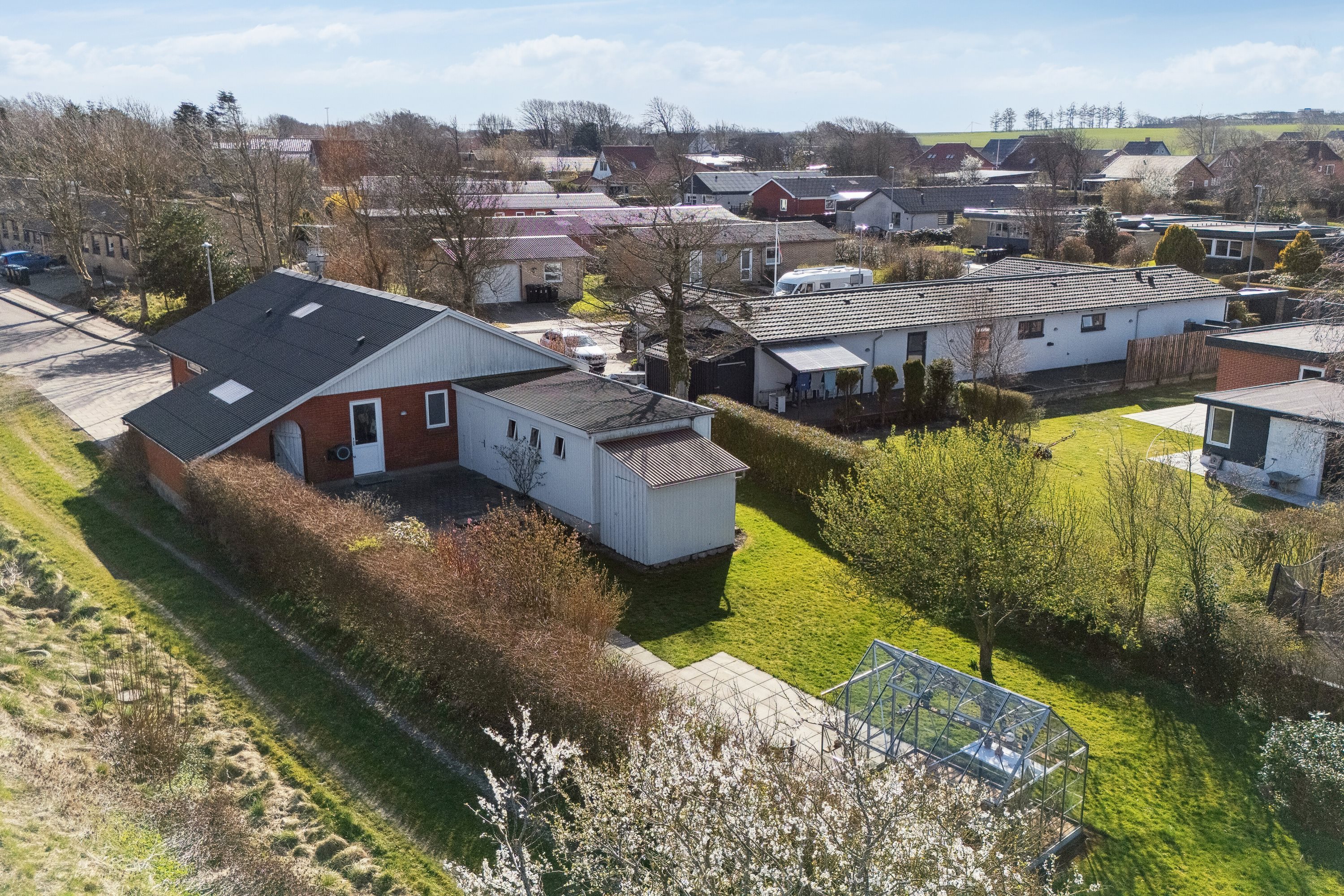 Fremhævet udendørs billede i fuldskærmstilstand. Billede af Højvænget 1, 7760 Hurup Thy