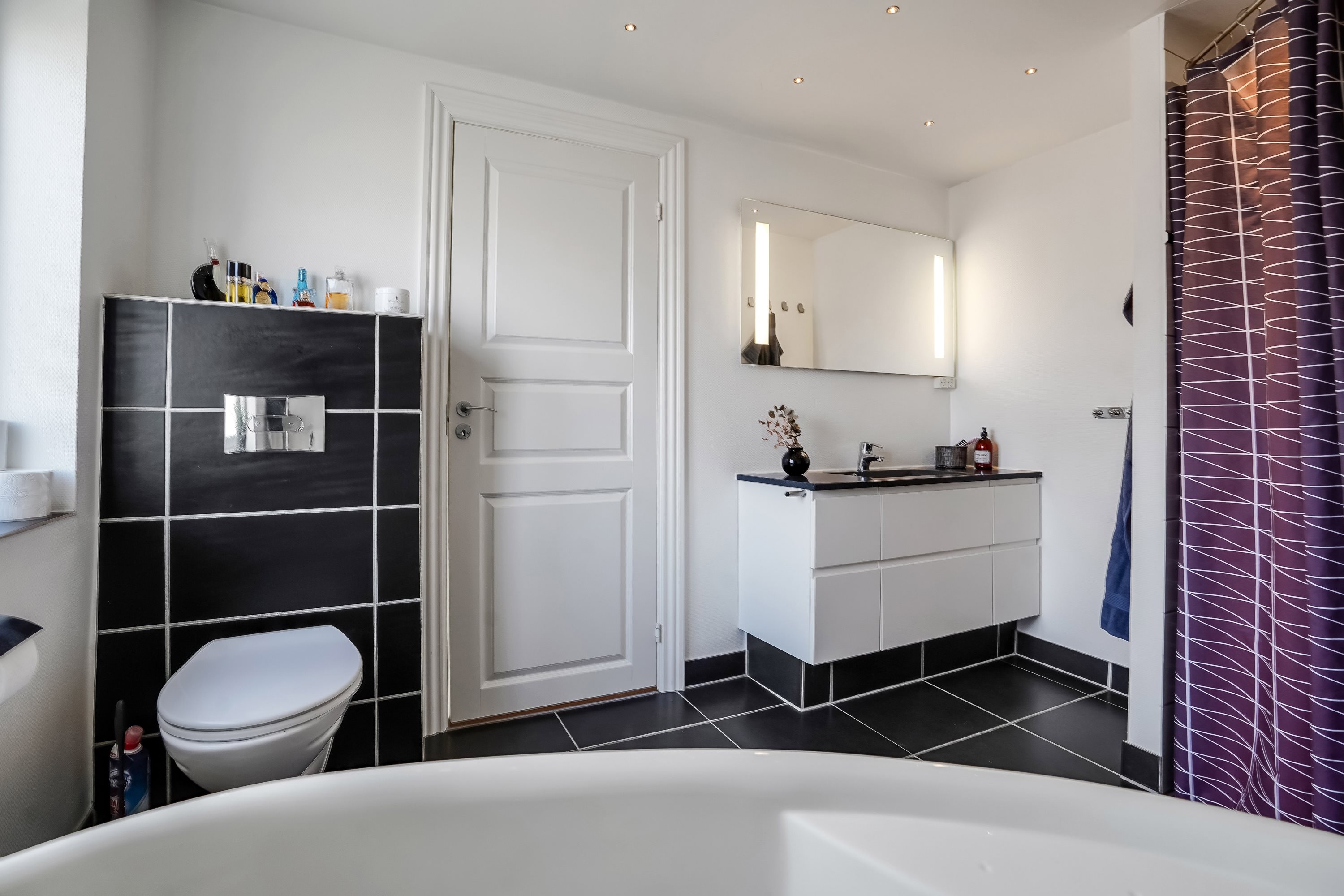 Fremhævet badeværelse billede i fuldskærmstilstand. Billede af Rådhusgade 7, 8740 Brædstrup