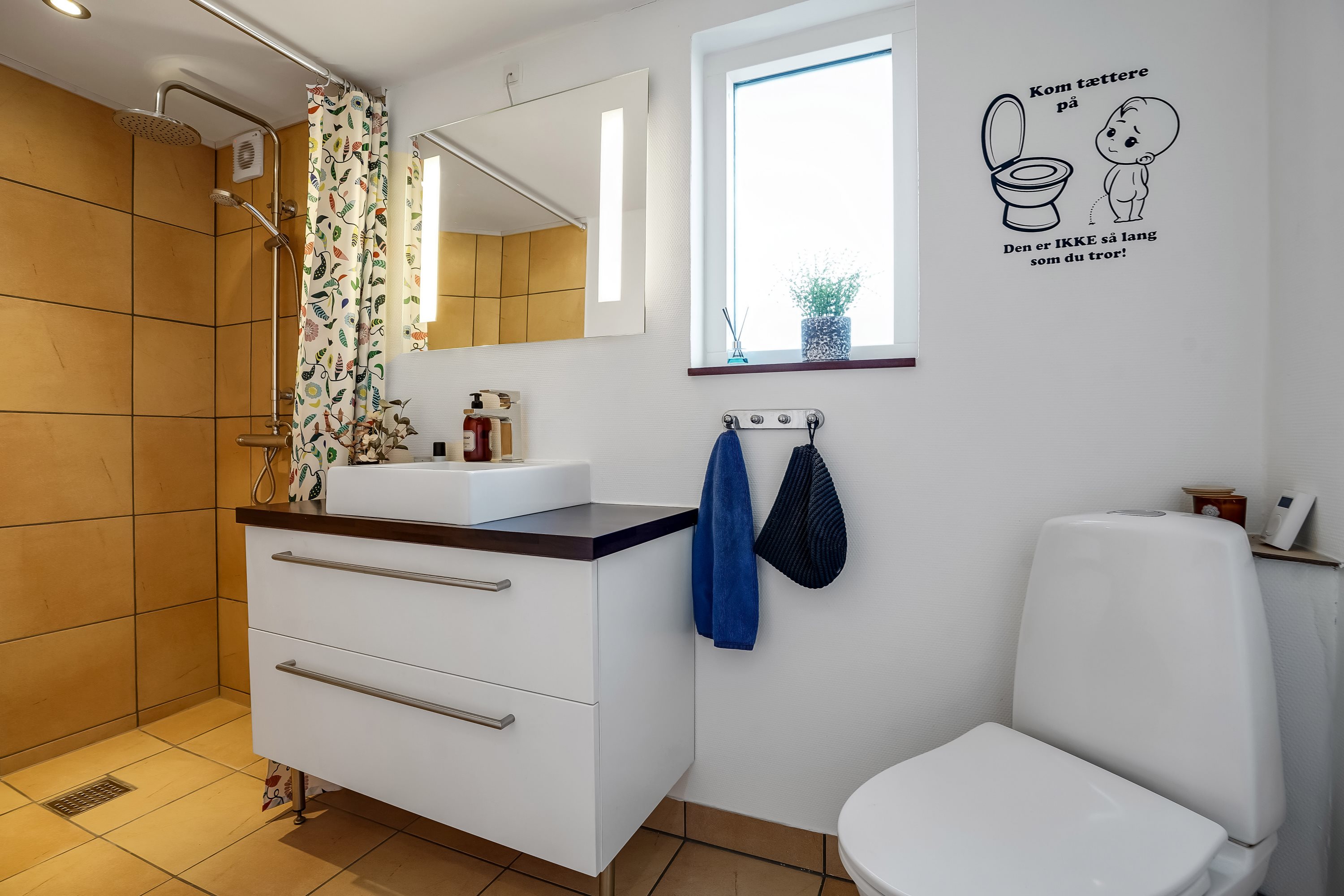 Fremhævet badeværelse billede i fuldskærmstilstand. Billede af Rådhusgade 7, 8740 Brædstrup