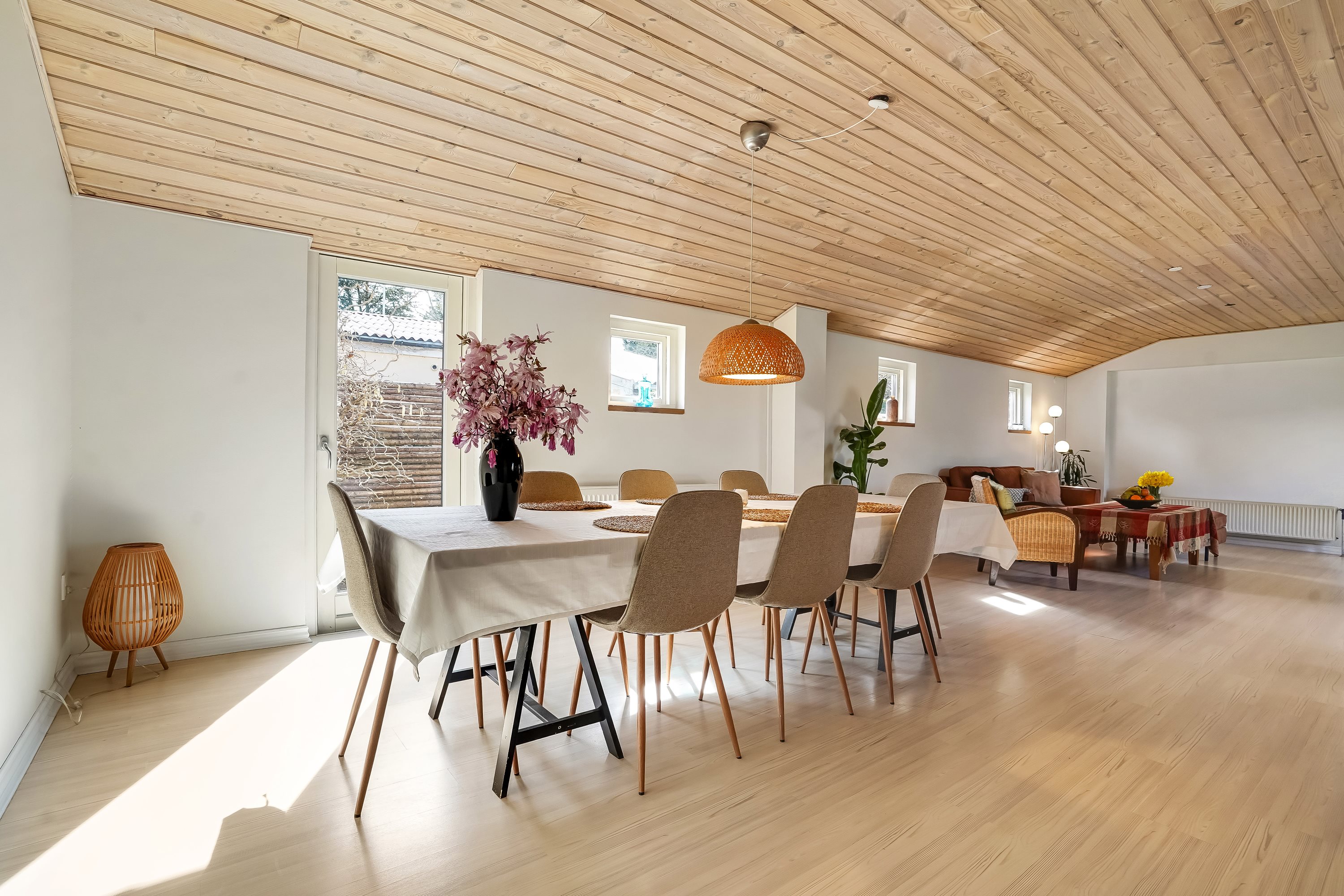 Fremhævet stue billede i fuldskærmstilstand. Billede af Eddavej 39, 5210 Odense NV