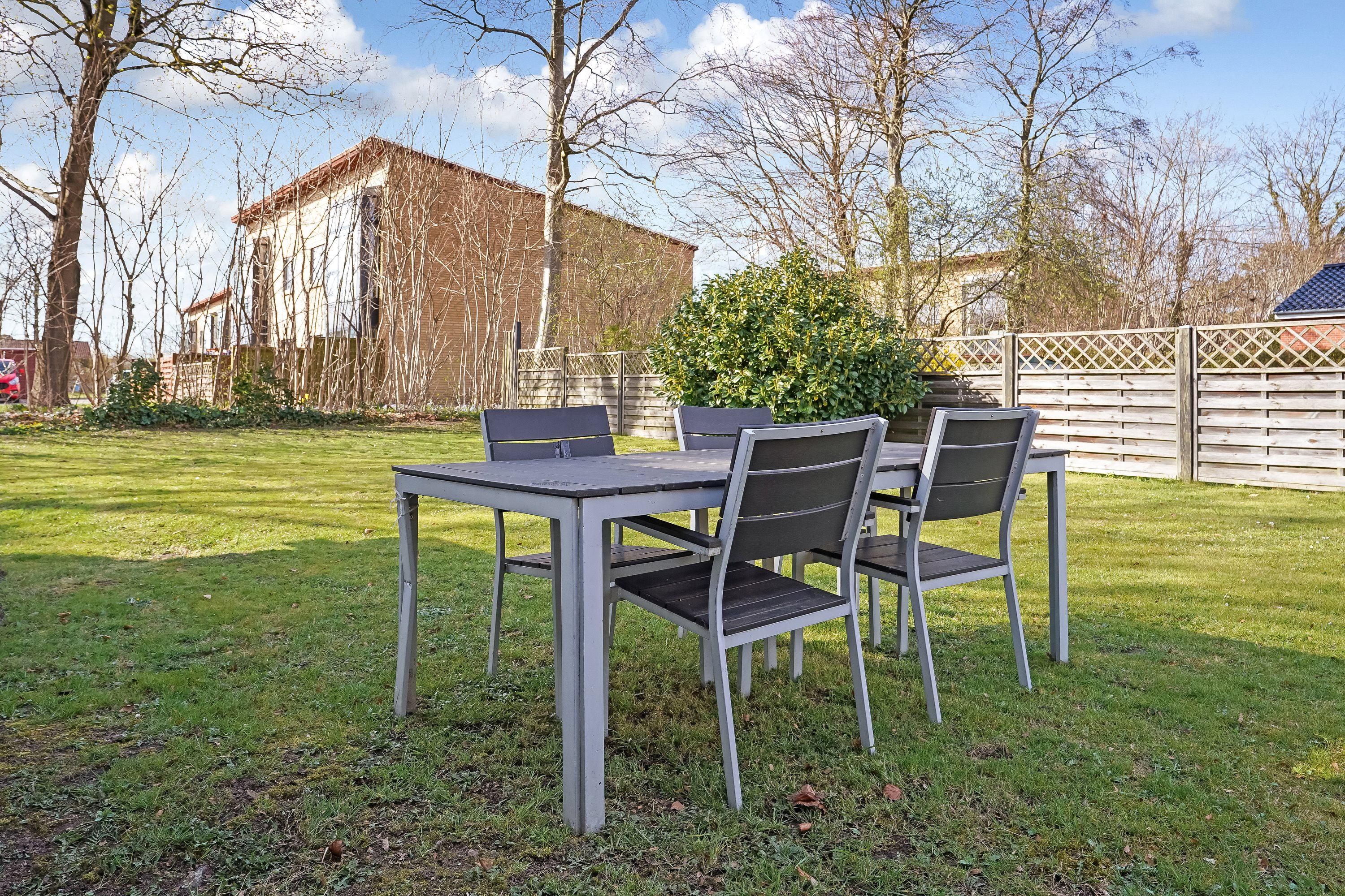 Fremhævet terrasse billede i fuldskærmstilstand. Billede af Eddavej 39, 5210 Odense NV