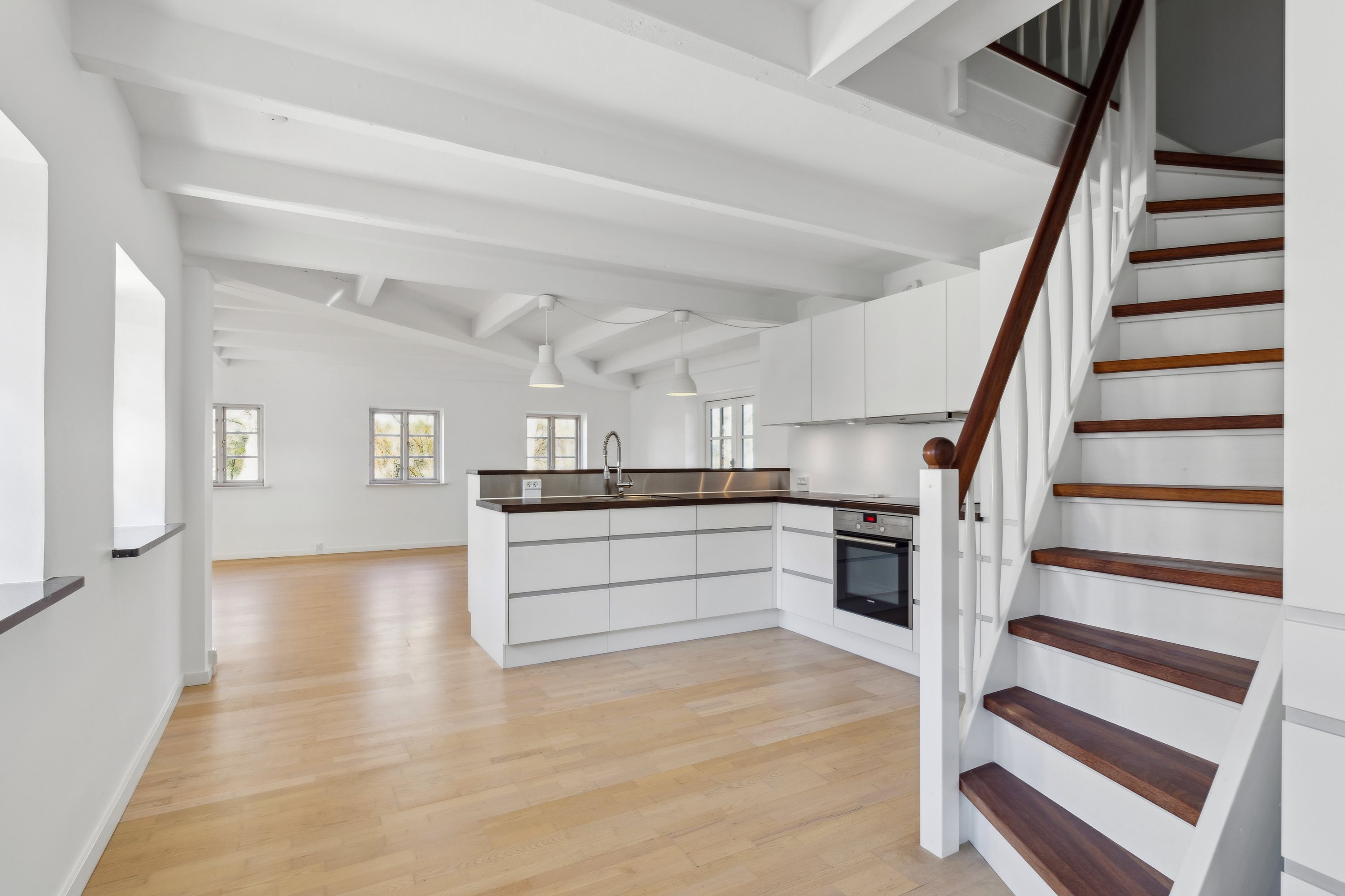 Fremhævet trappe billede i fuldskærmstilstand. Billede af Kallerupvej 54, Vadsby, 2640 Hedehusene