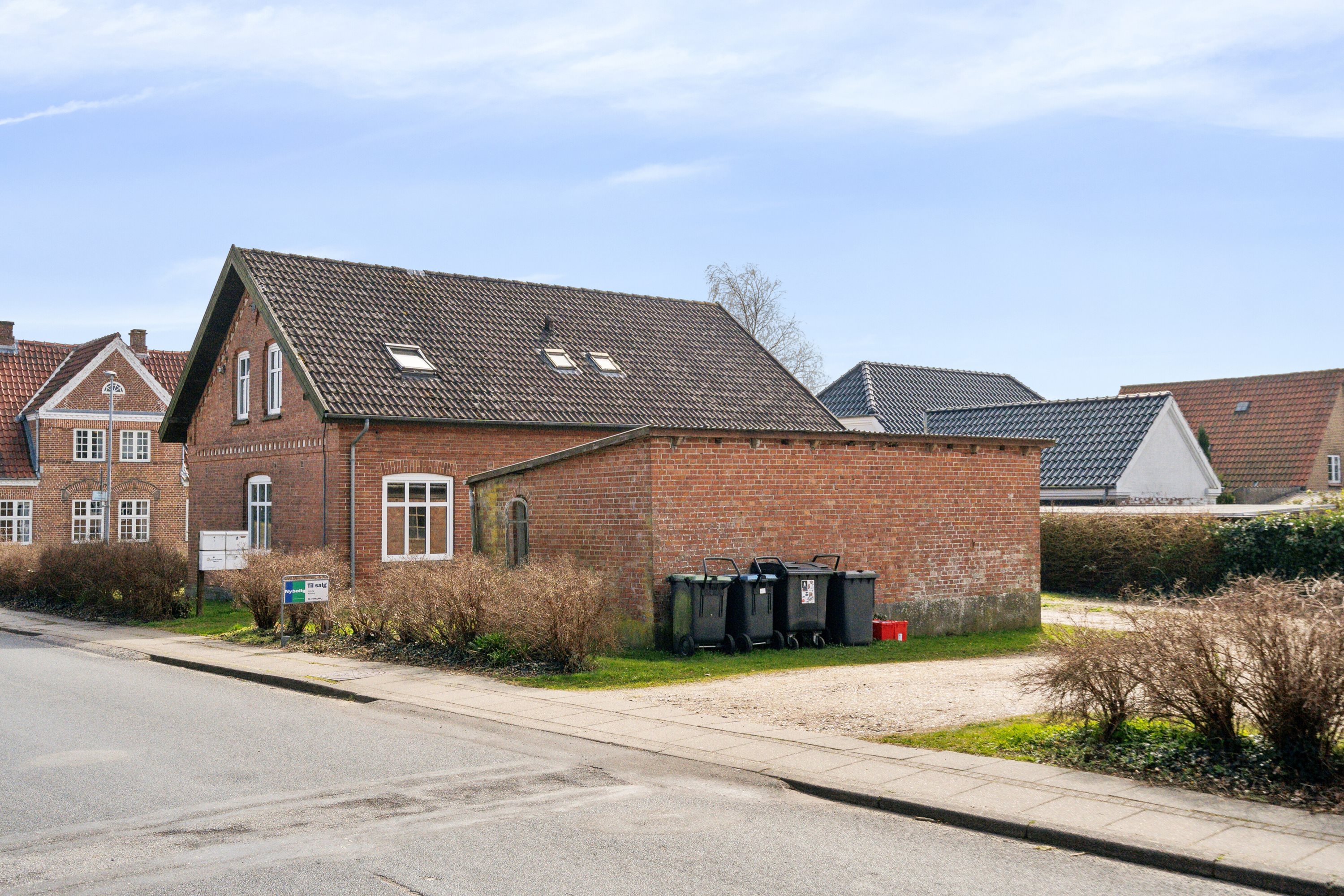 Fremhævet set fra vejen billede i fuldskærmstilstand. Billede af Frøsvej 15, 6630 Rødding