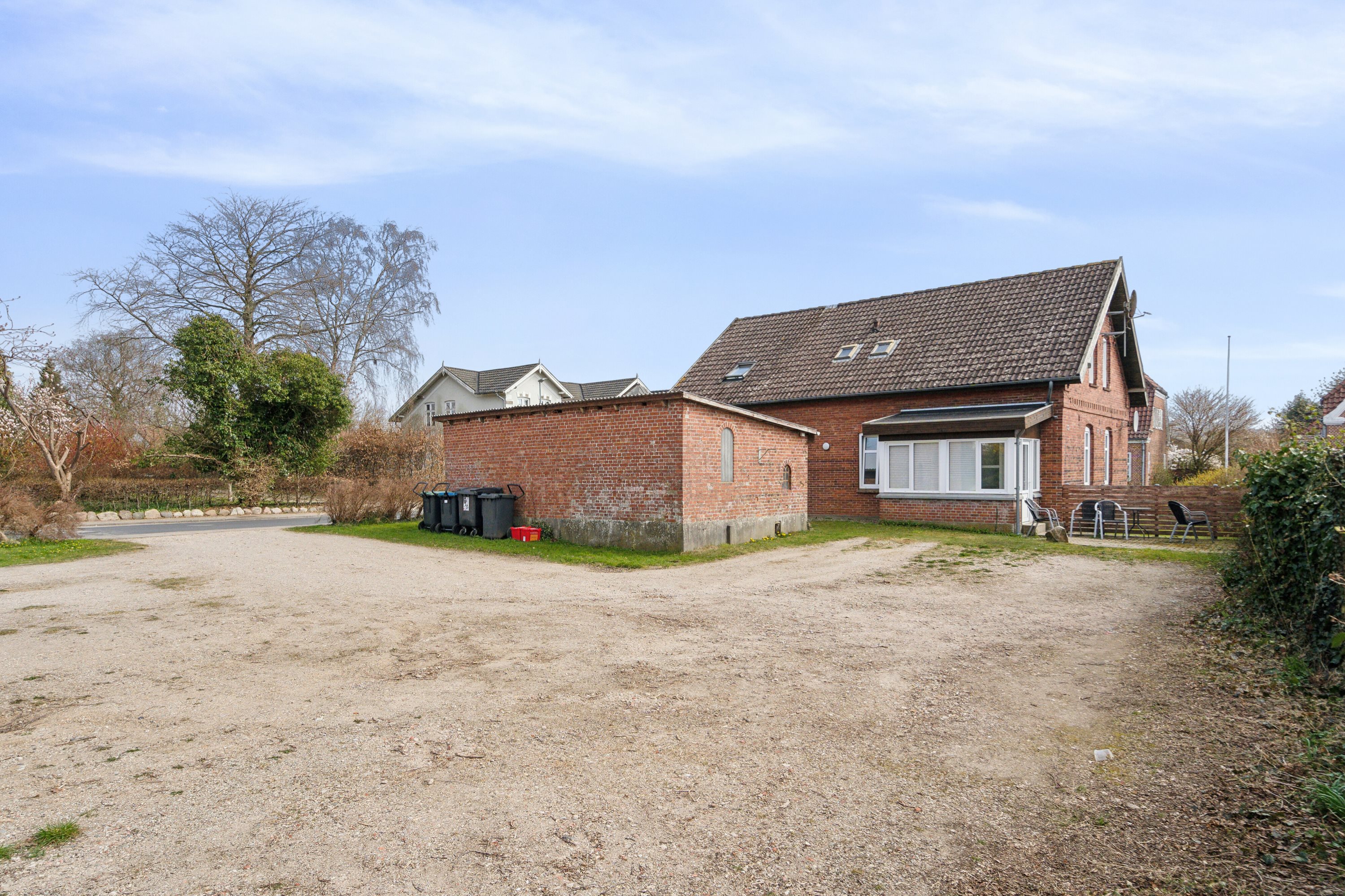 Fremhævet udendørs billede i fuldskærmstilstand. Billede af Frøsvej 15, 6630 Rødding