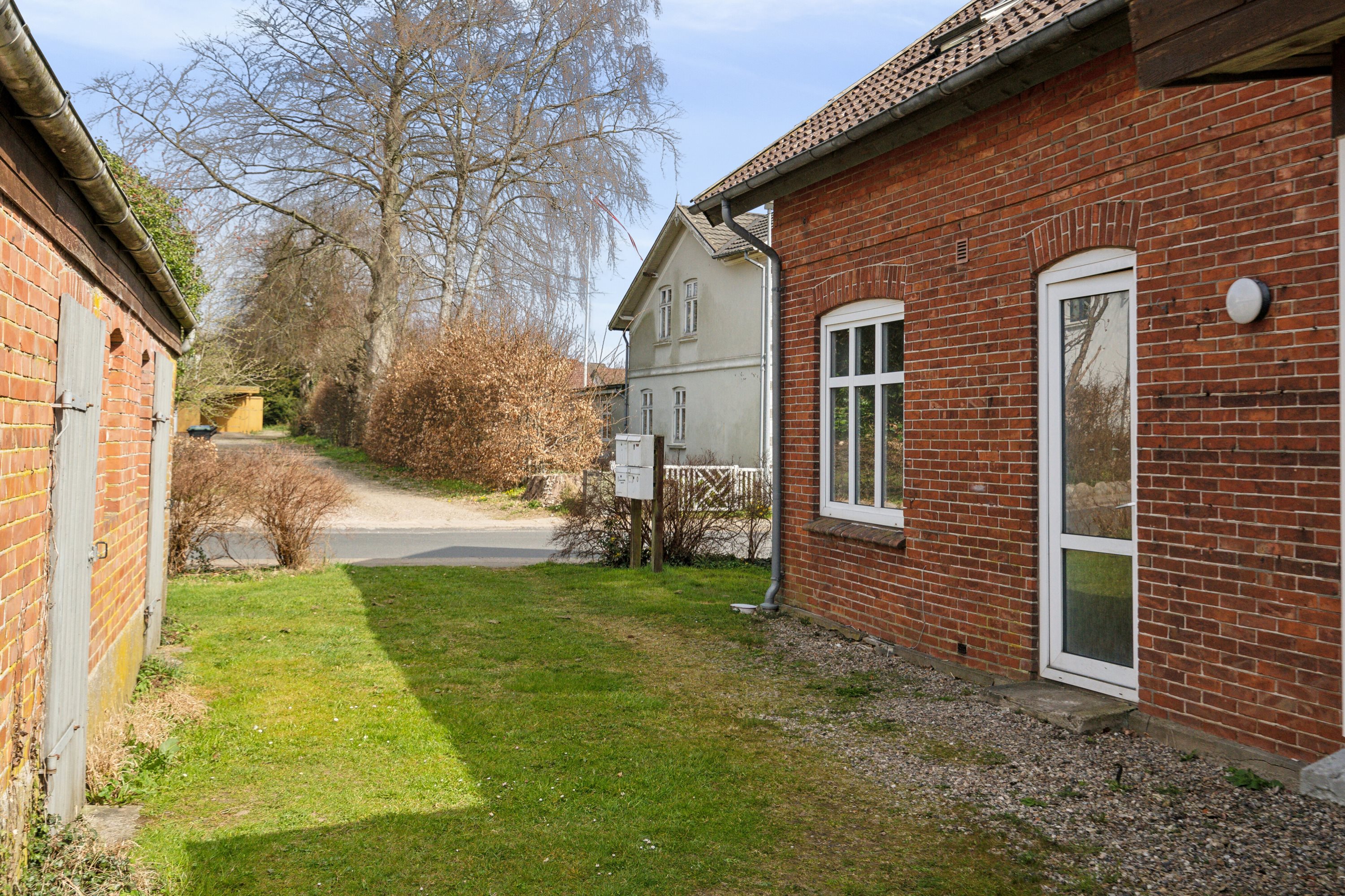 Fremhævet udendørs billede i fuldskærmstilstand. Billede af Frøsvej 15, 6630 Rødding