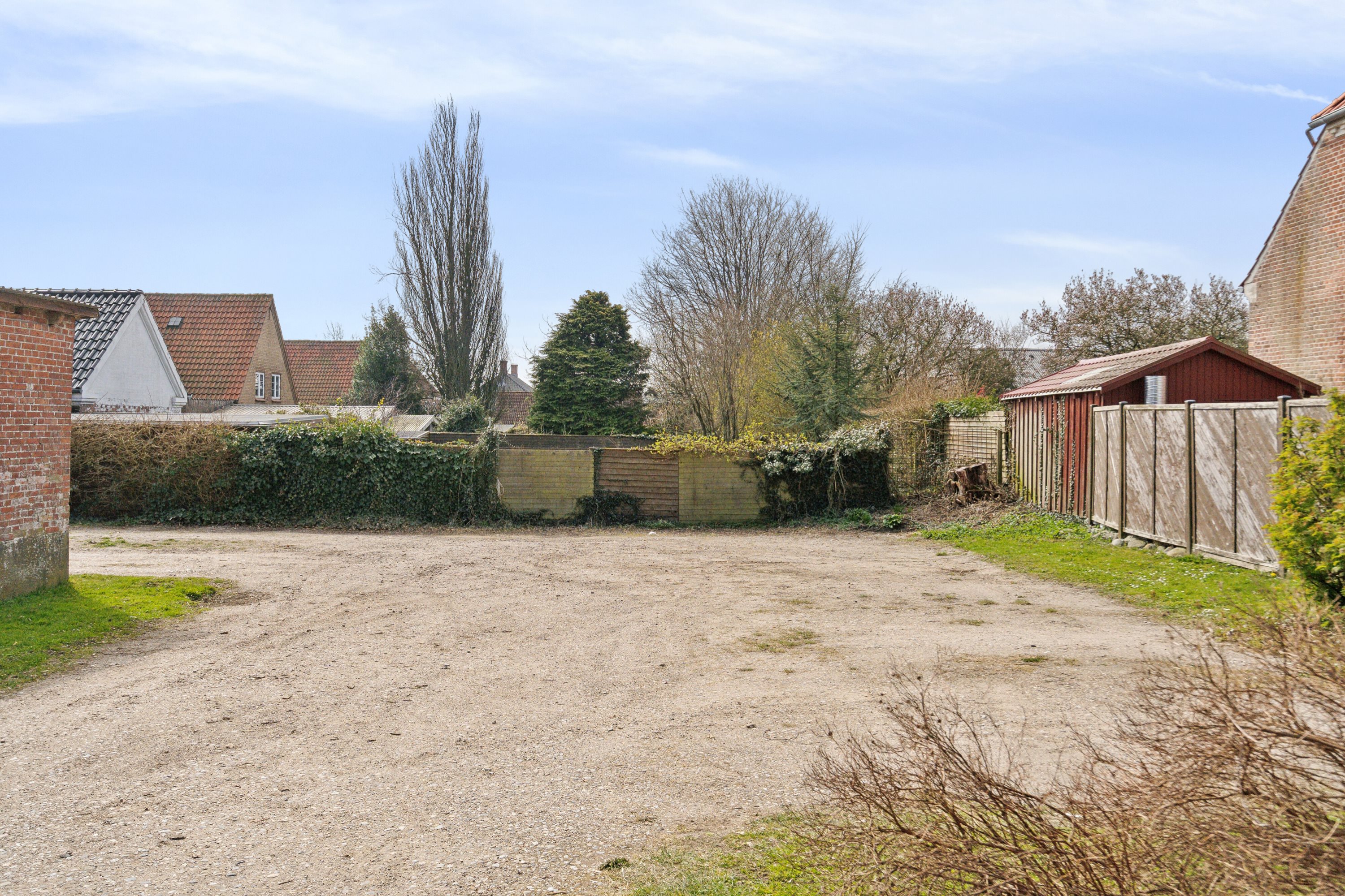 Fremhævet udendørs billede i fuldskærmstilstand. Billede af Frøsvej 15, 6630 Rødding