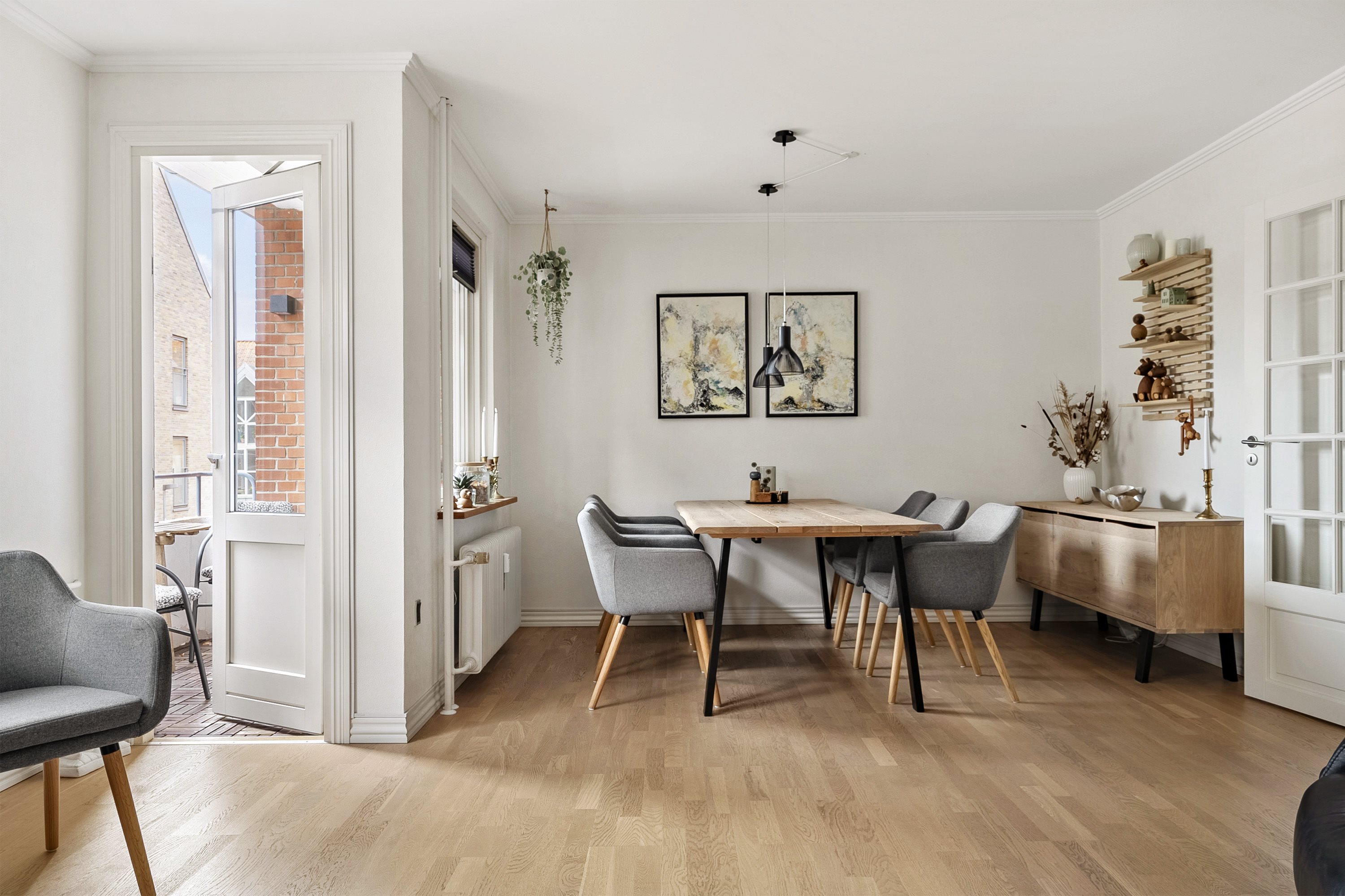 Fremhævet stue billede i fuldskærmstilstand. Billede af Enghavevej 1A, 1. th., 6800 Varde