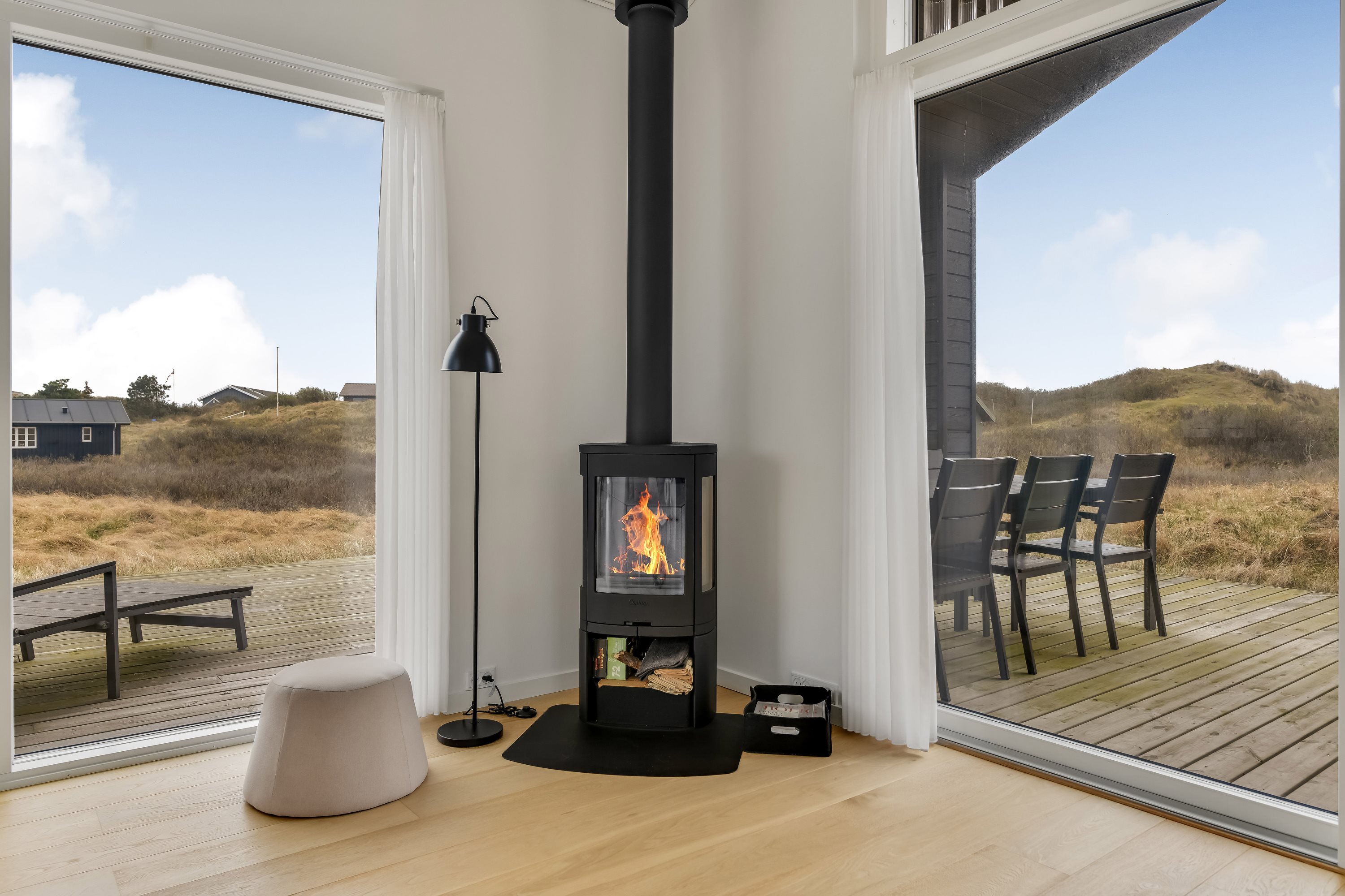 Fremhævet stue billede i fuldskærmstilstand. Billede af Hympelvej 40, Rindby Strand, 6720 Fanø