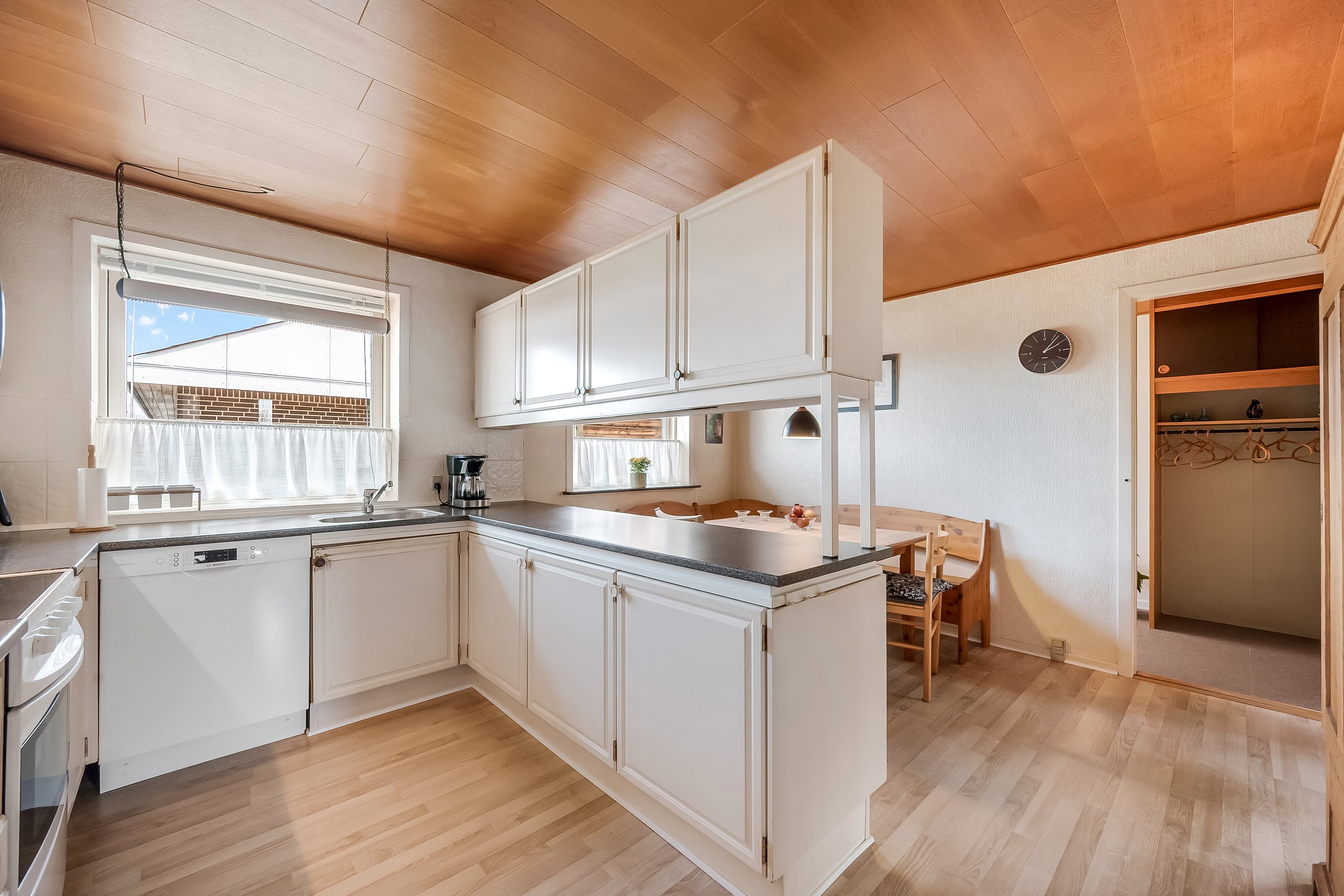 Fremhævet køkken billede i fuldskærmstilstand. Billede af Tromsøvej 22, Rindum, 6950 Ringkøbing