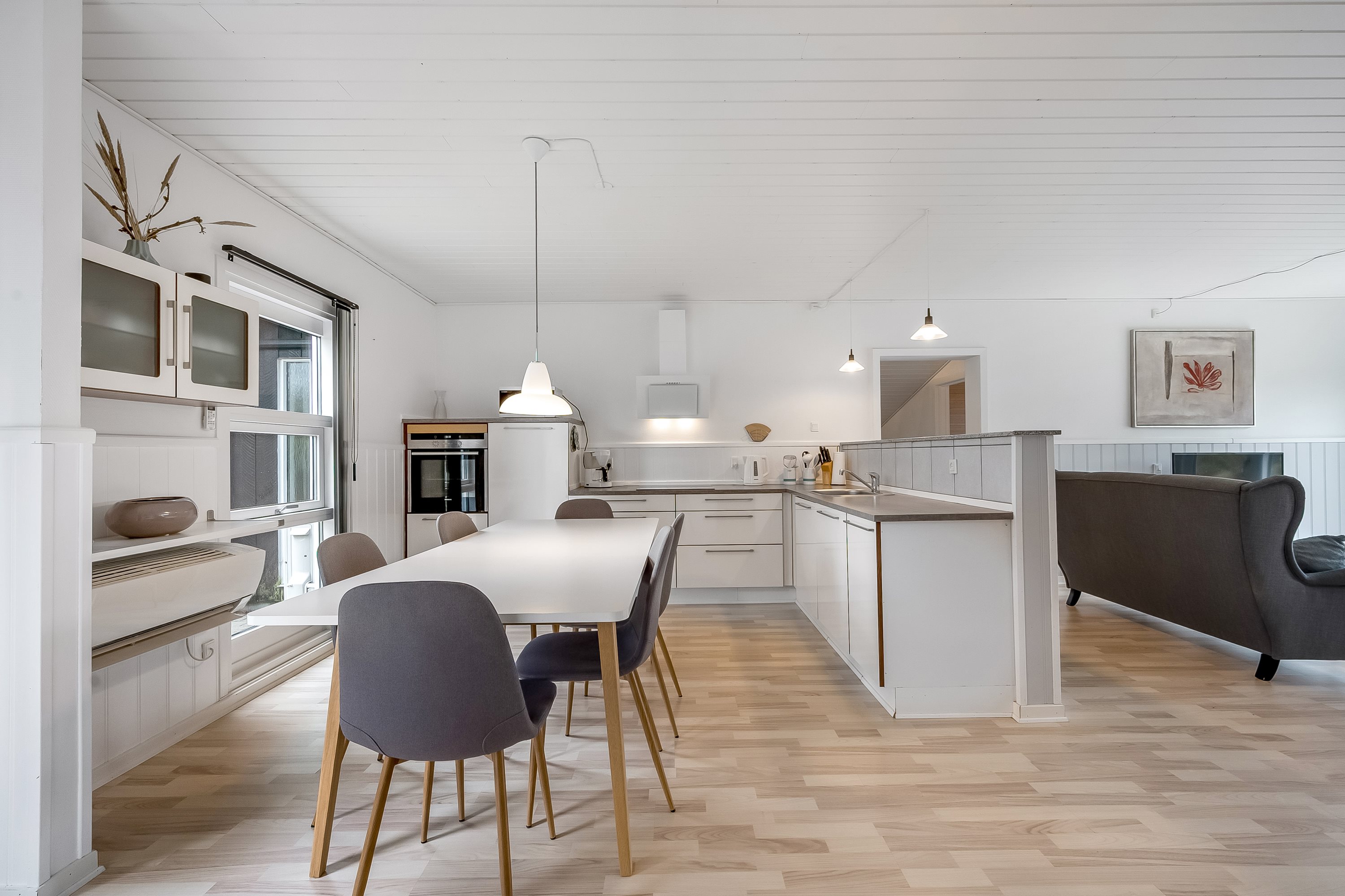 Fremhævet stue billede i fuldskærmstilstand. Billede af Vestervang 1, Lønne, 6830 Nørre Nebel