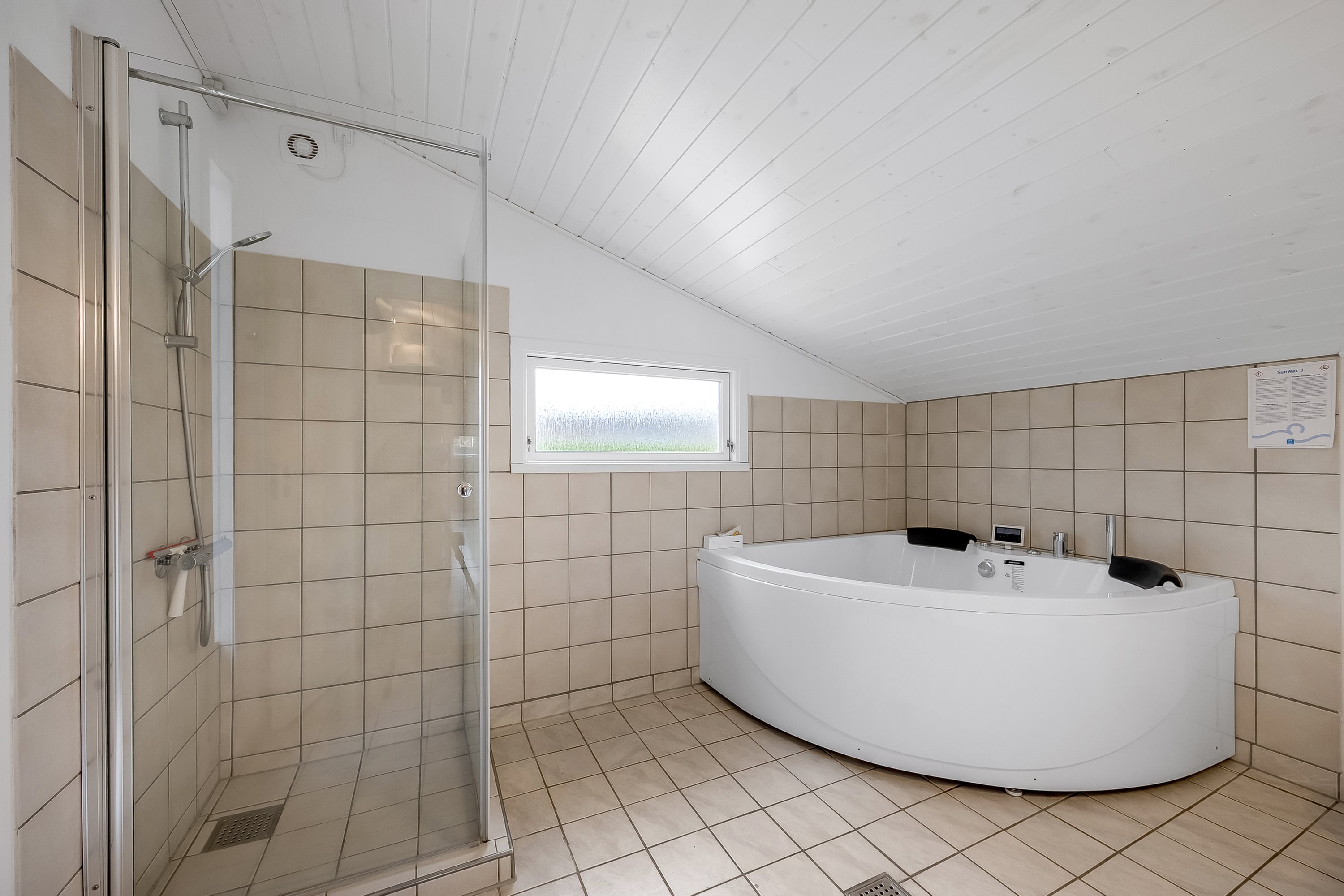 Fremhævet badeværelse billede i fuldskærmstilstand. Billede af Vestervang 1, Lønne, 6830 Nørre Nebel