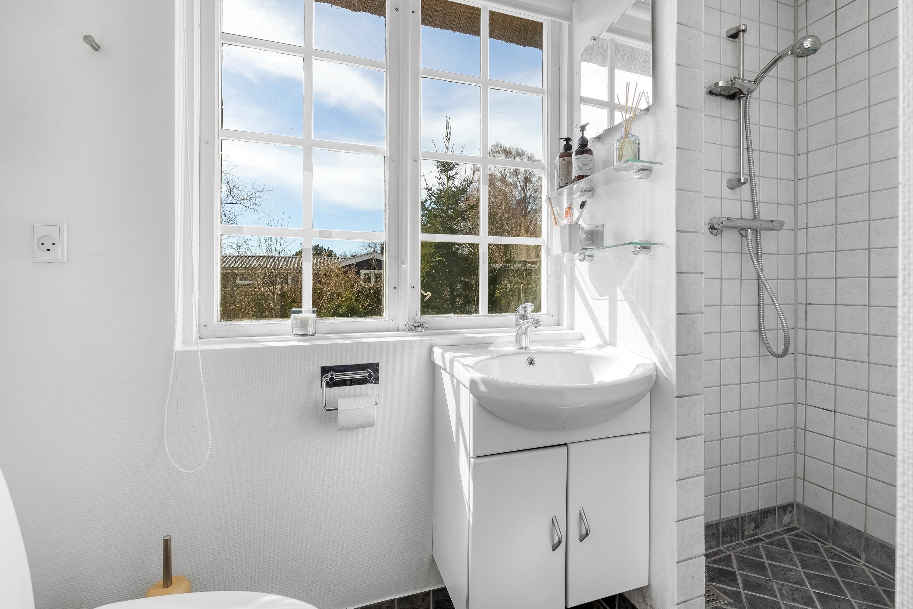 Fremhævet badeværelse billede i fuldskærmstilstand. Billede af Hvedevænget 20, Udsholt, 3230 Græsted