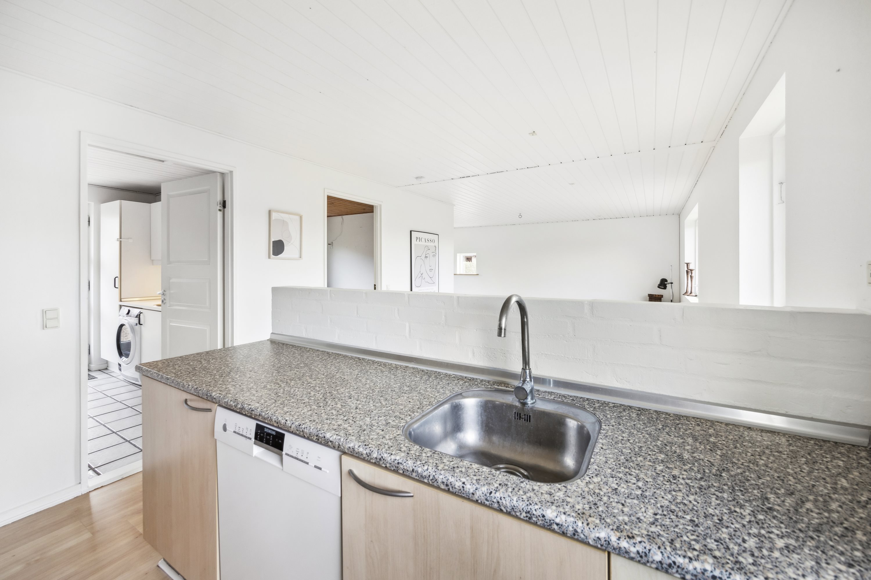 Fremhævet køkken billede i fuldskærmstilstand. Billede af Isaksvej 68, 9490 Pandrup