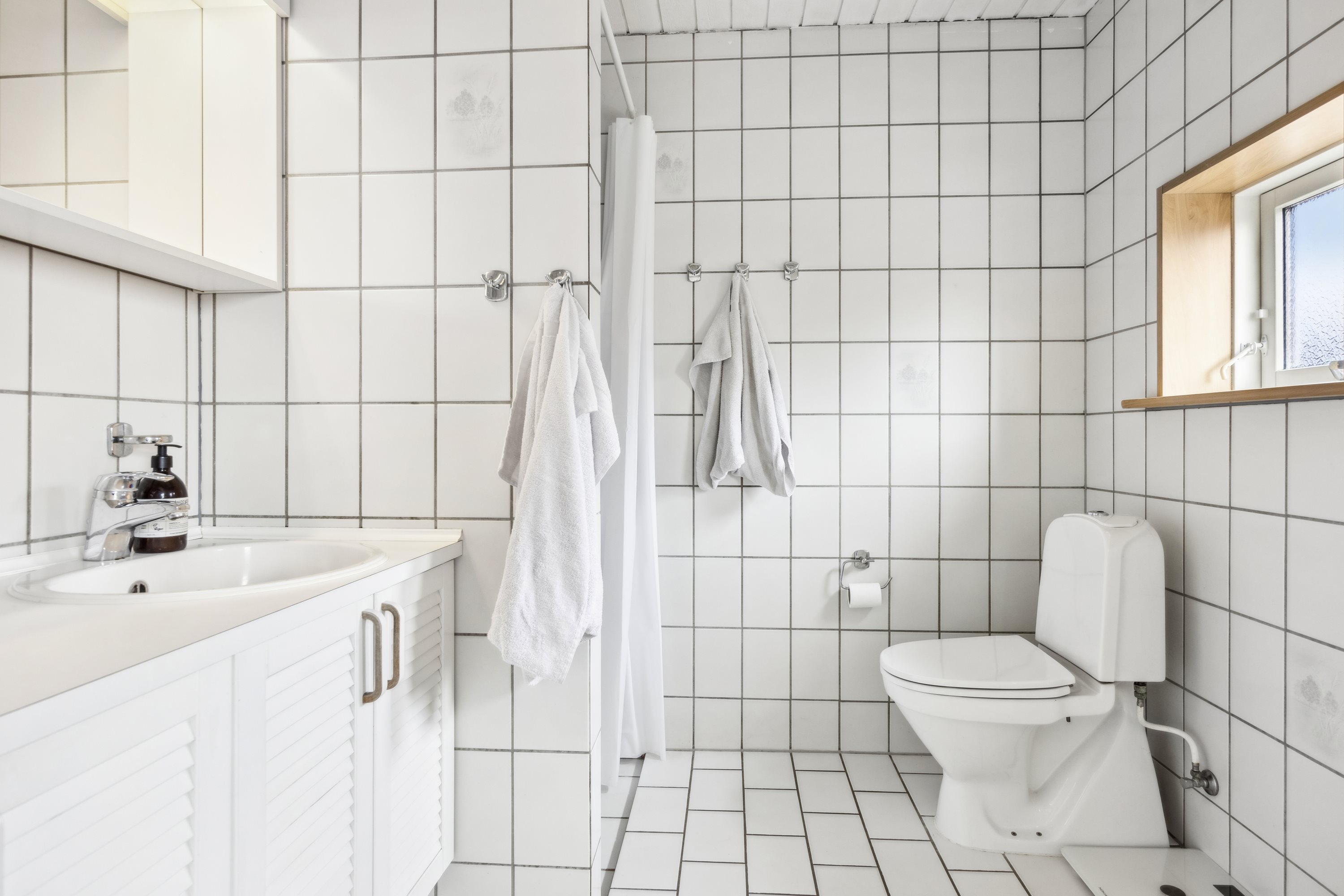 Fremhævet badeværelse billede i fuldskærmstilstand. Billede af Isaksvej 68, 9490 Pandrup