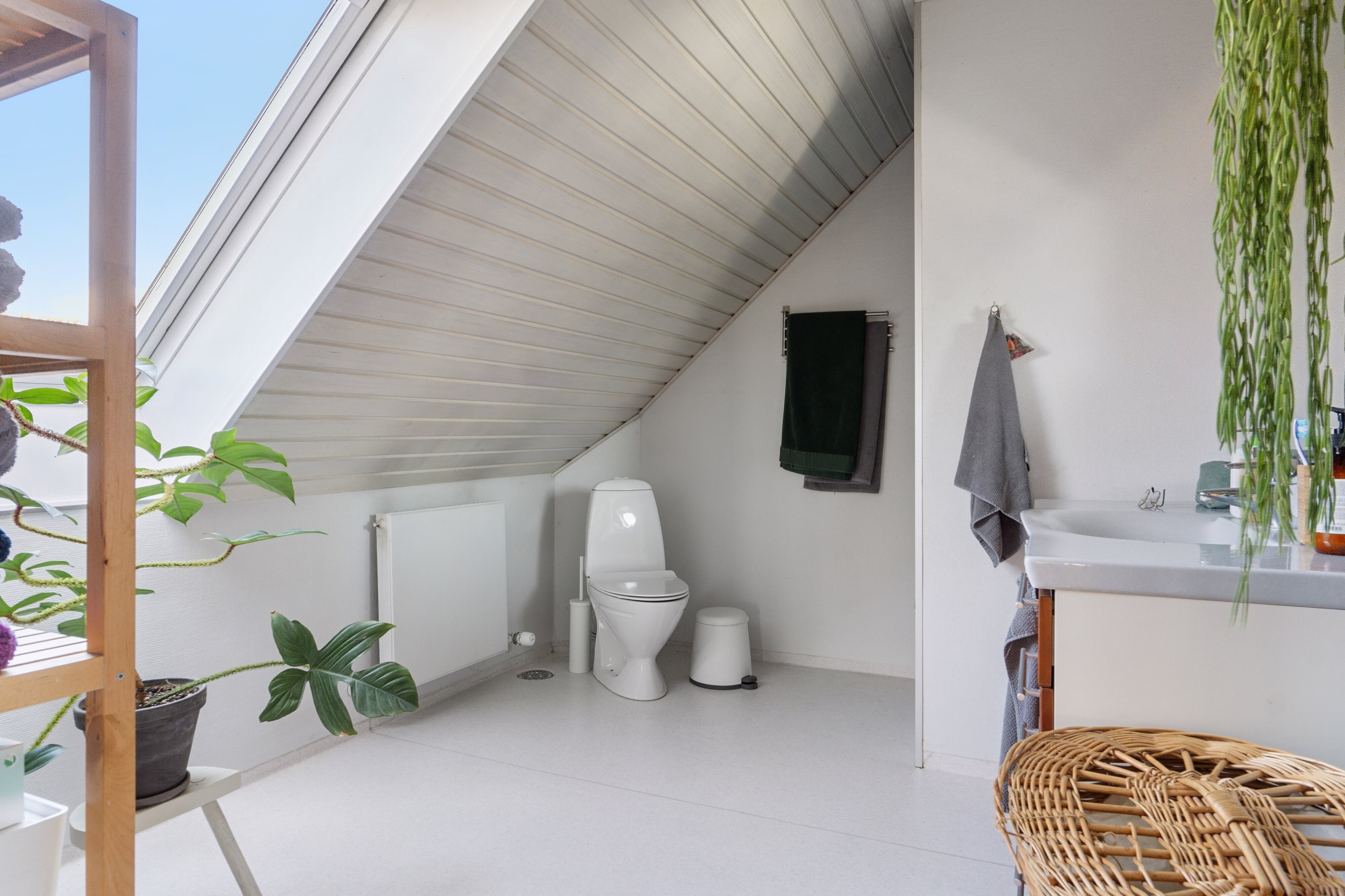 Fremhævet badeværelse billede i fuldskærmstilstand. Billede af Fjællebrovejen 35, Fjællebroen, 5762 Vester Skerninge