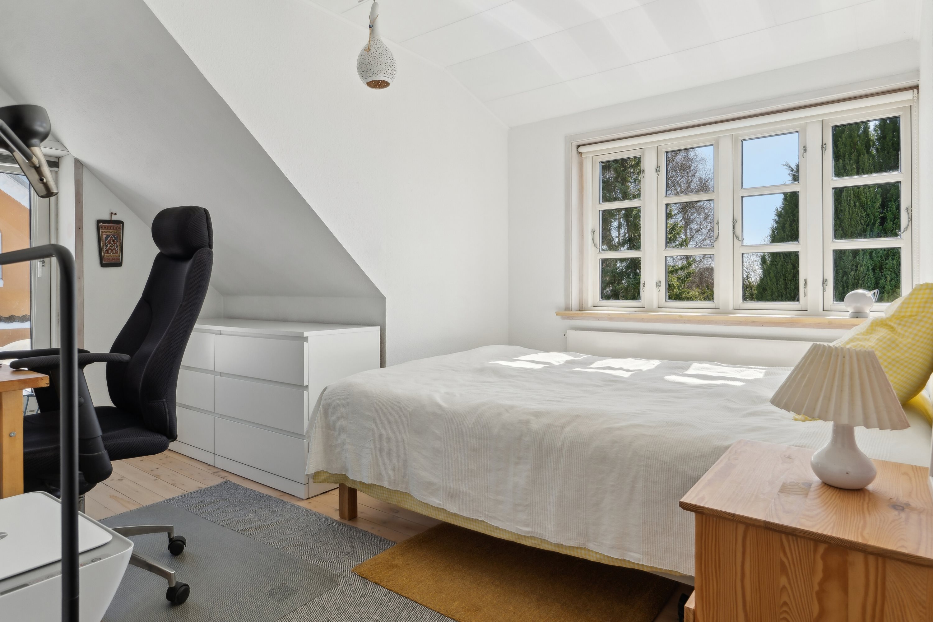 Fremhævet soveværelse billede i fuldskærmstilstand. Billede af Fjællebrovejen 35, Fjællebroen, 5762 Vester Skerninge