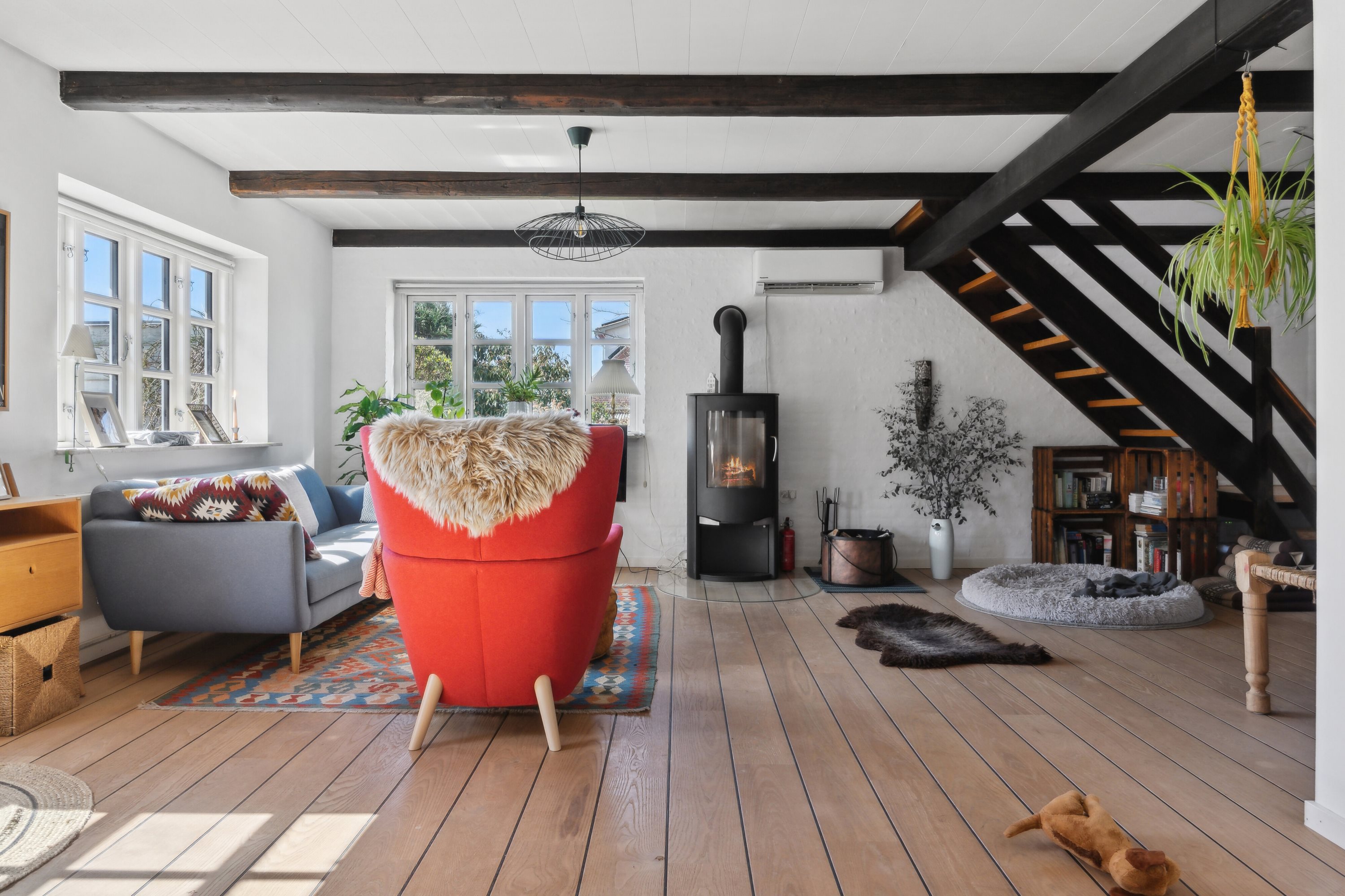 Fremhævet stue billede i fuldskærmstilstand. Billede af Fjællebrovejen 35, Fjællebroen, 5762 Vester Skerninge