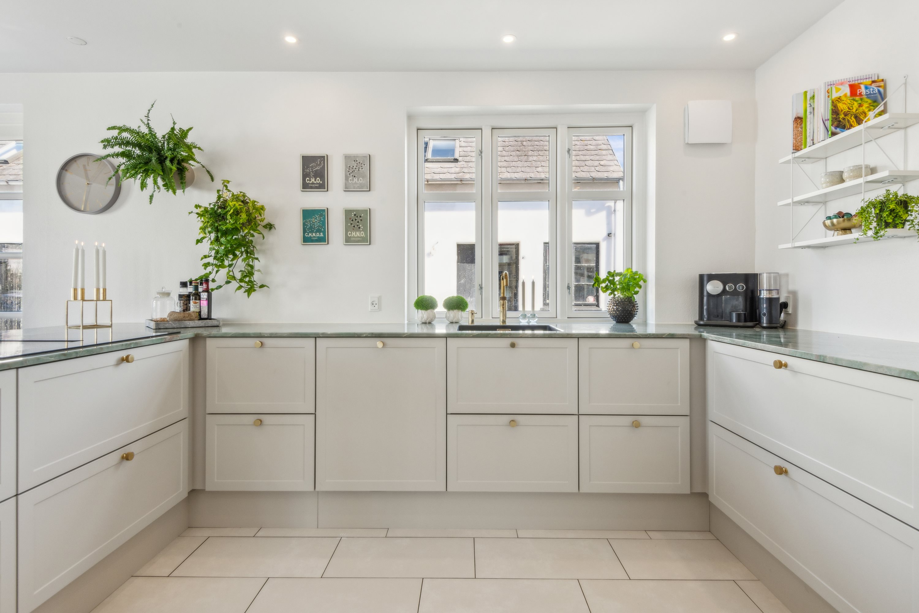 Fremhævet køkken billede i fuldskærmstilstand. Billede af Voldborggade 8A, 9240 Nibe