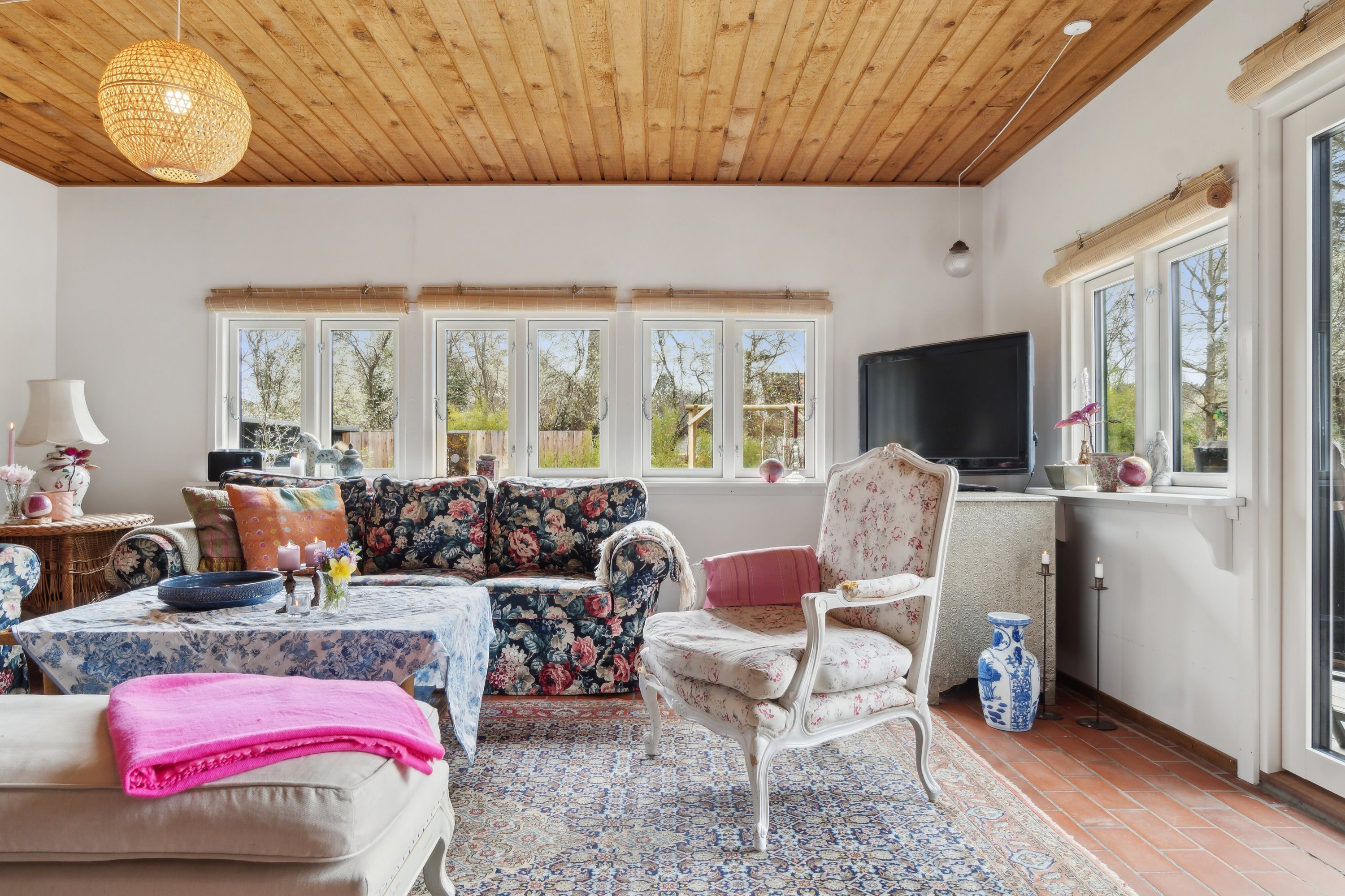 Fremhævet stue billede i fuldskærmstilstand. Billede af Lisbeths Vænge 3, Tibirke Sand, 3300 Frederiksværk