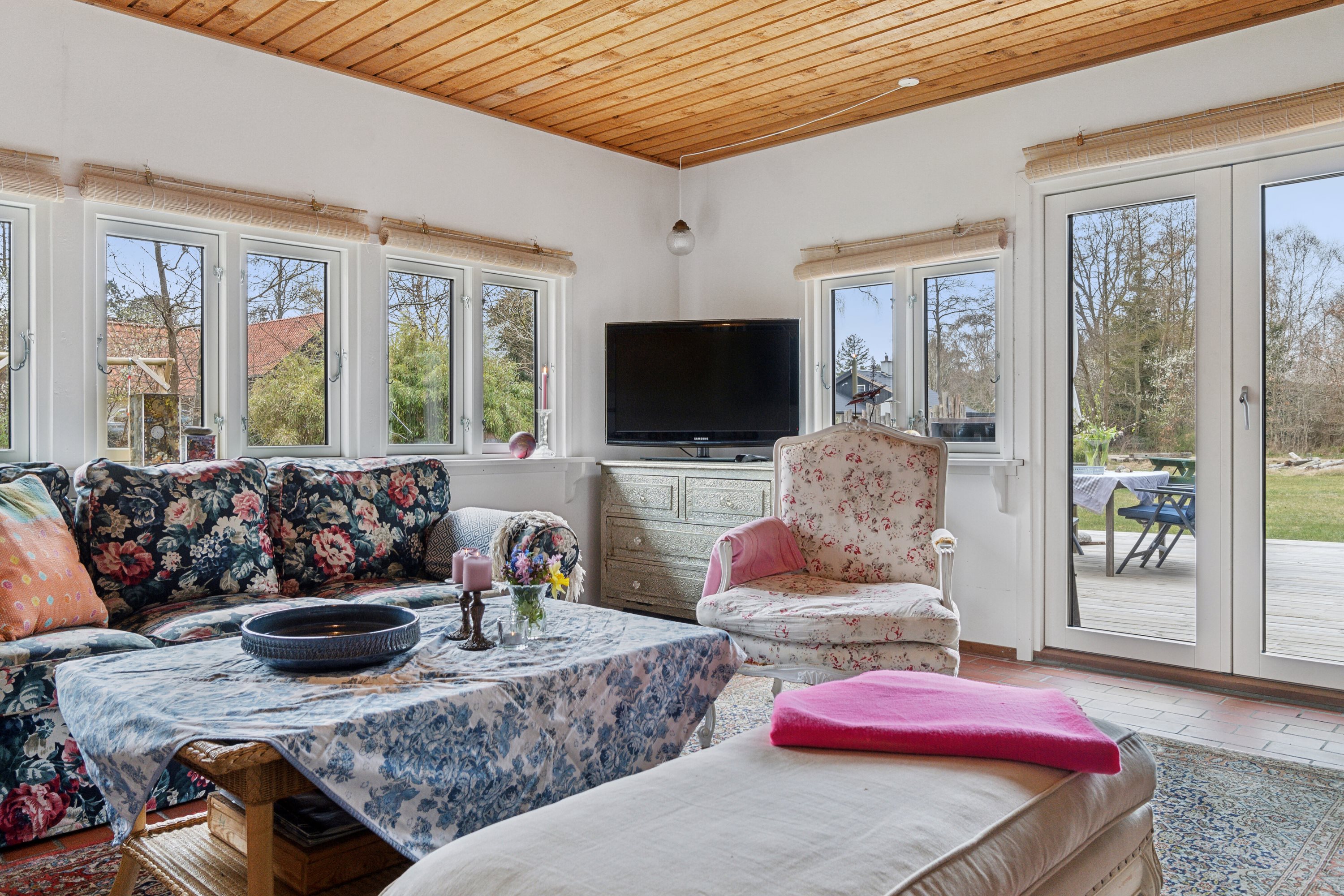 Fremhævet stue billede i fuldskærmstilstand. Billede af Lisbeths Vænge 3, Tibirke Sand, 3300 Frederiksværk