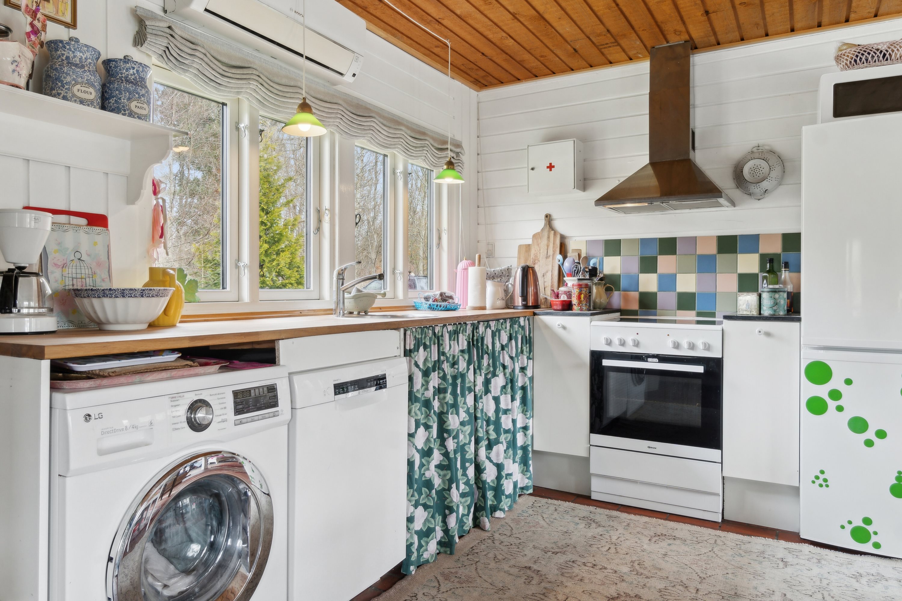 Fremhævet køkken billede i fuldskærmstilstand. Billede af Lisbeths Vænge 3, Tibirke Sand, 3300 Frederiksværk