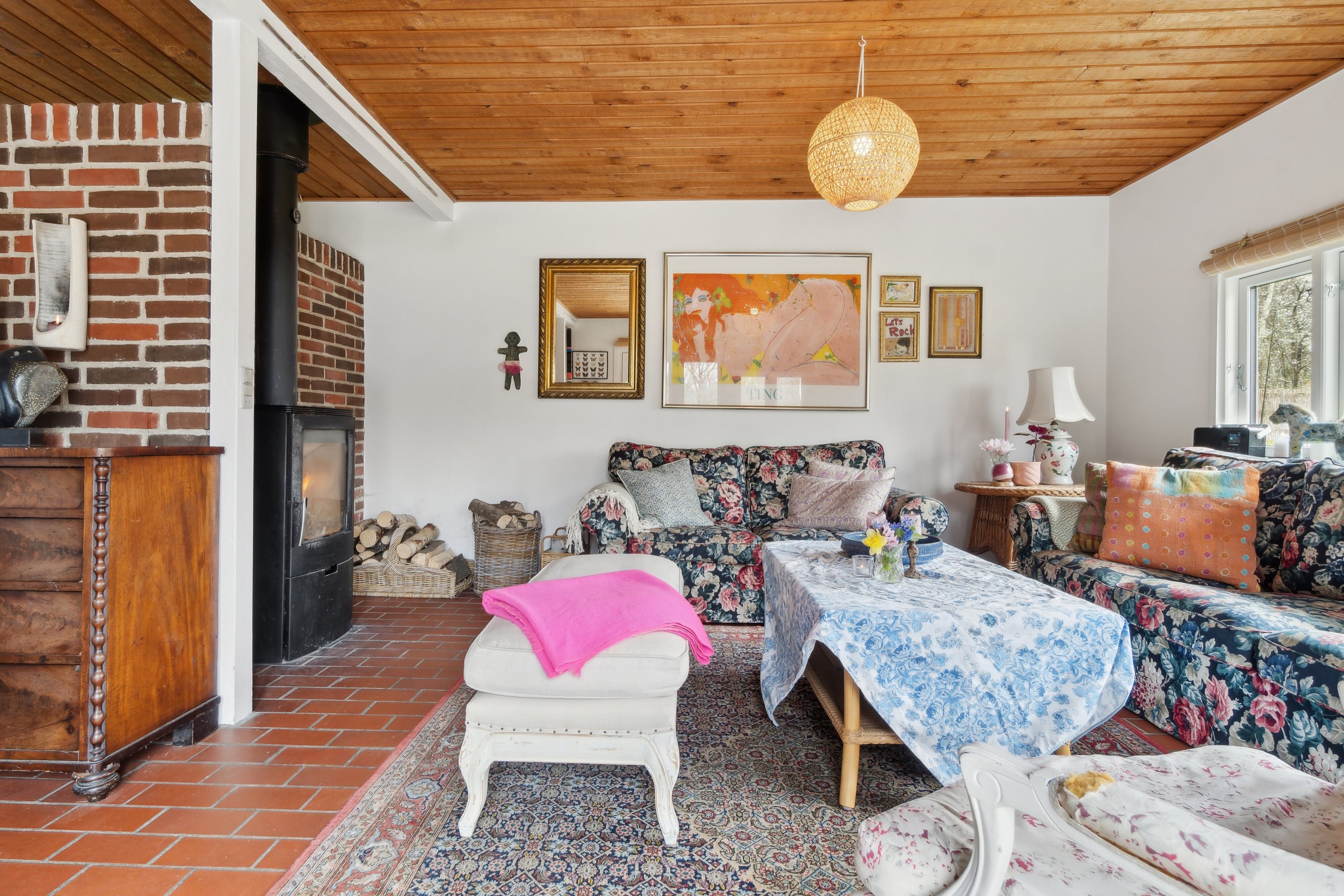 Fremhævet stue billede i fuldskærmstilstand. Billede af Lisbeths Vænge 3, Tibirke Sand, 3300 Frederiksværk