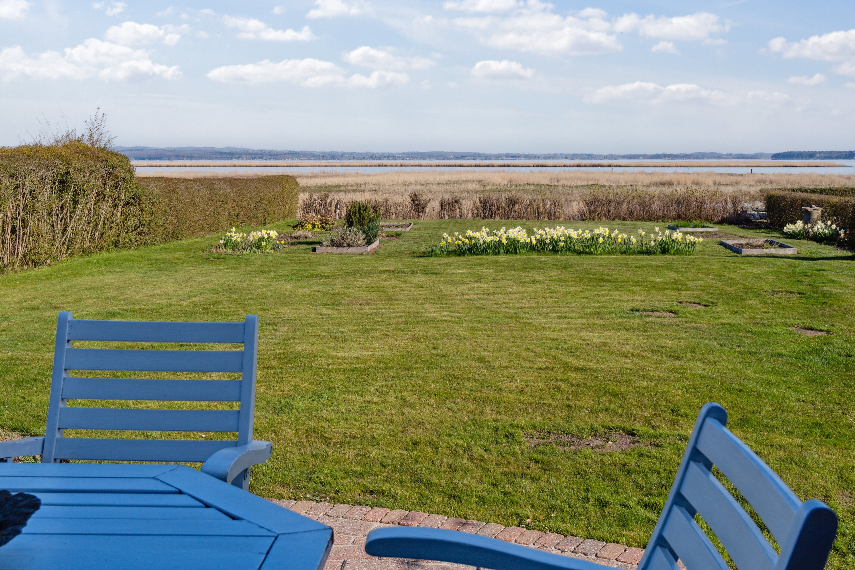 Fremhævet set fra haven billede i fuldskærmstilstand. Billede af Svanevej 12, 4720 Præstø