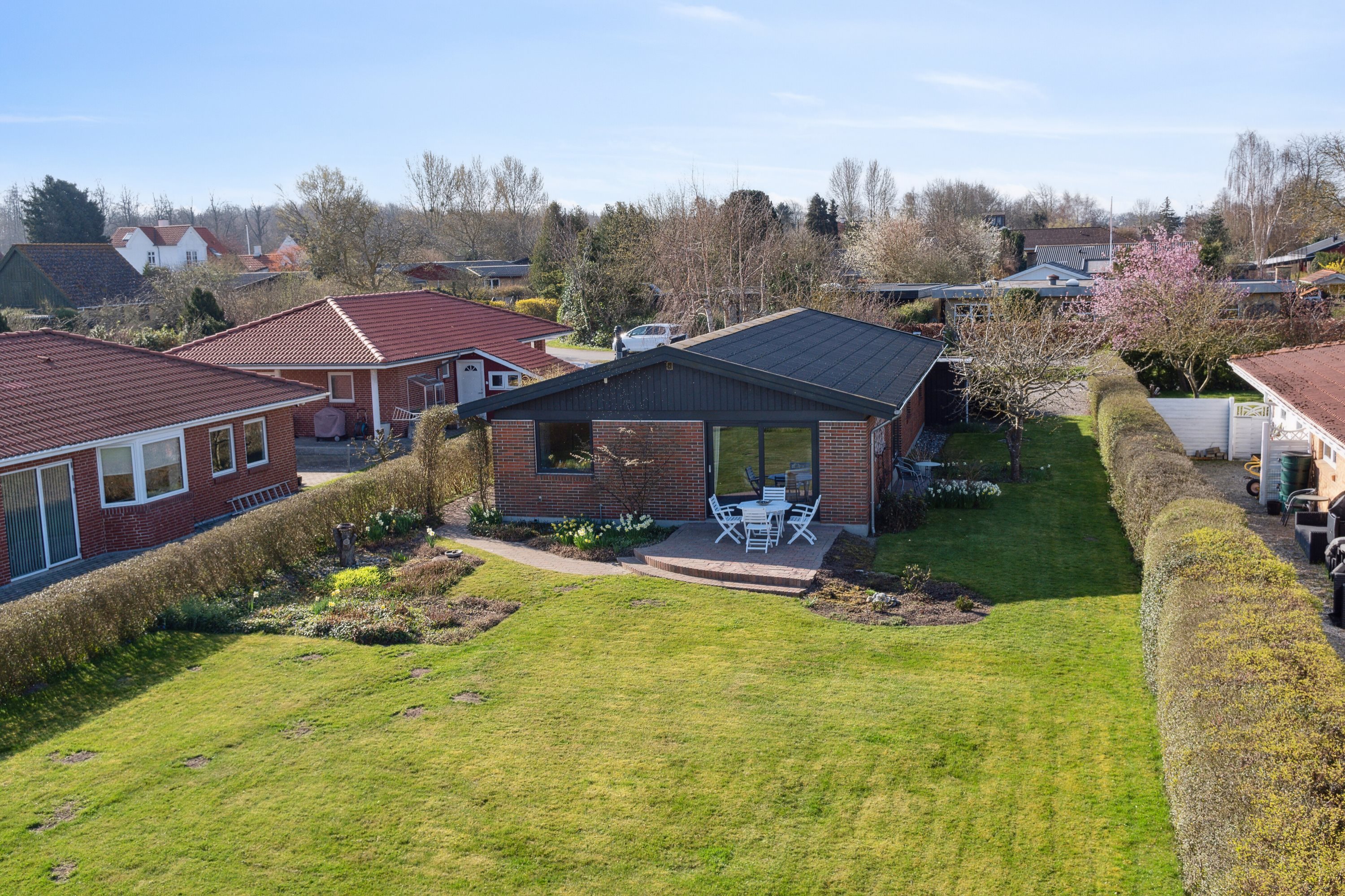 Fremhævet set fra haven billede i fuldskærmstilstand. Billede af Svanevej 12, 4720 Præstø