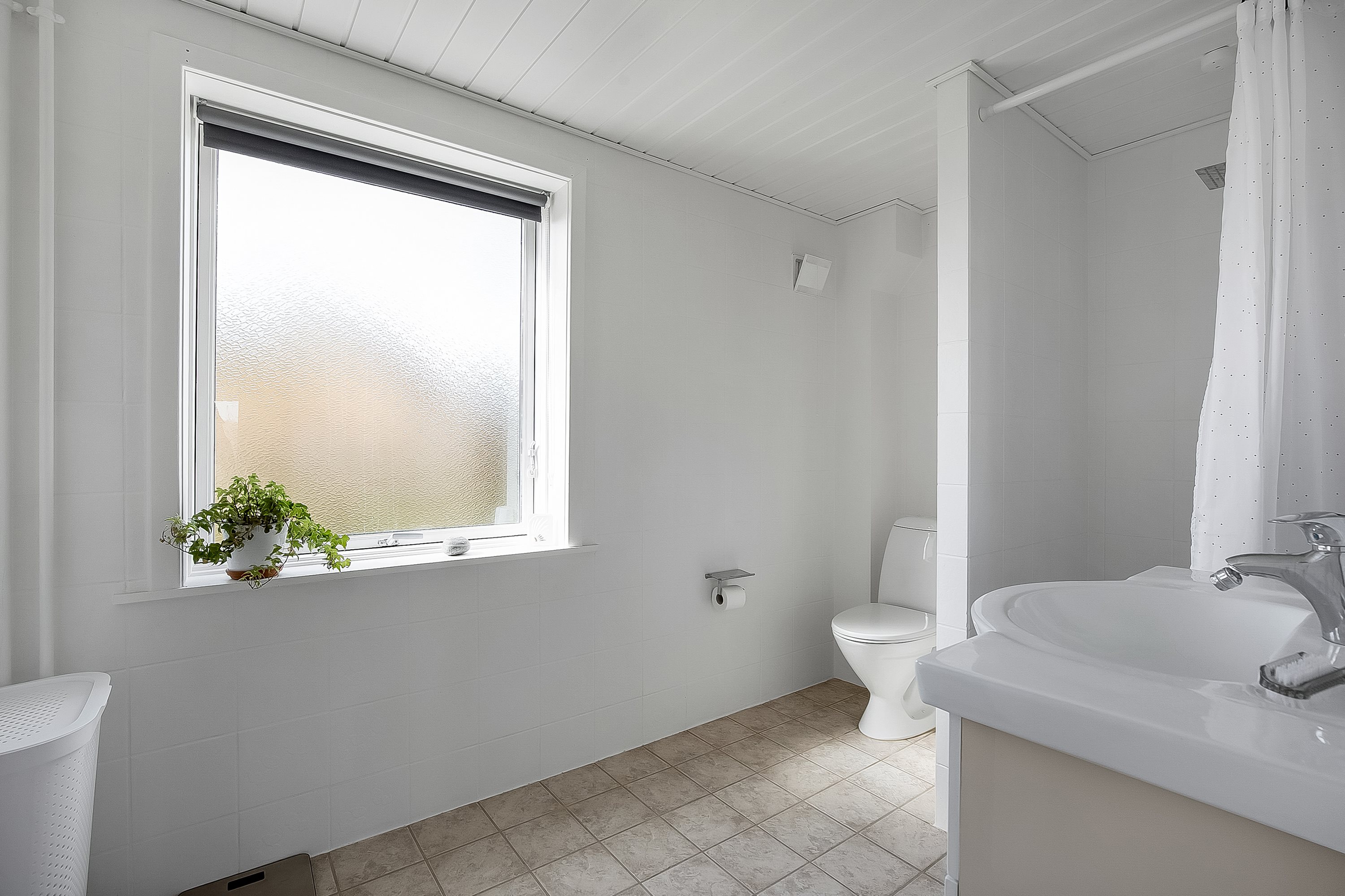 Fremhævet badeværelse billede i fuldskærmstilstand. Billede af Vongevej 8, Vindelev, 7300 Jelling