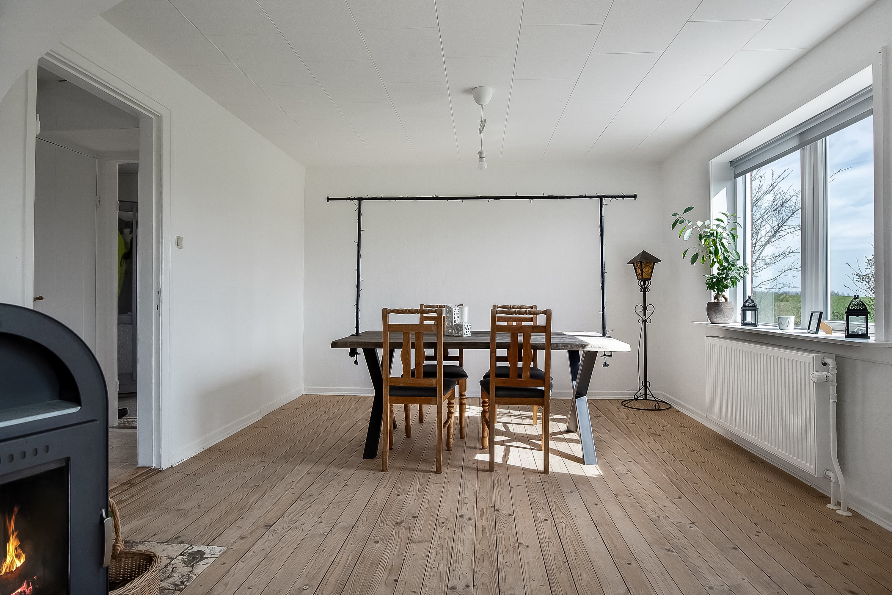 Fremhævet stue billede i fuldskærmstilstand. Billede af Vongevej 8, Vindelev, 7300 Jelling