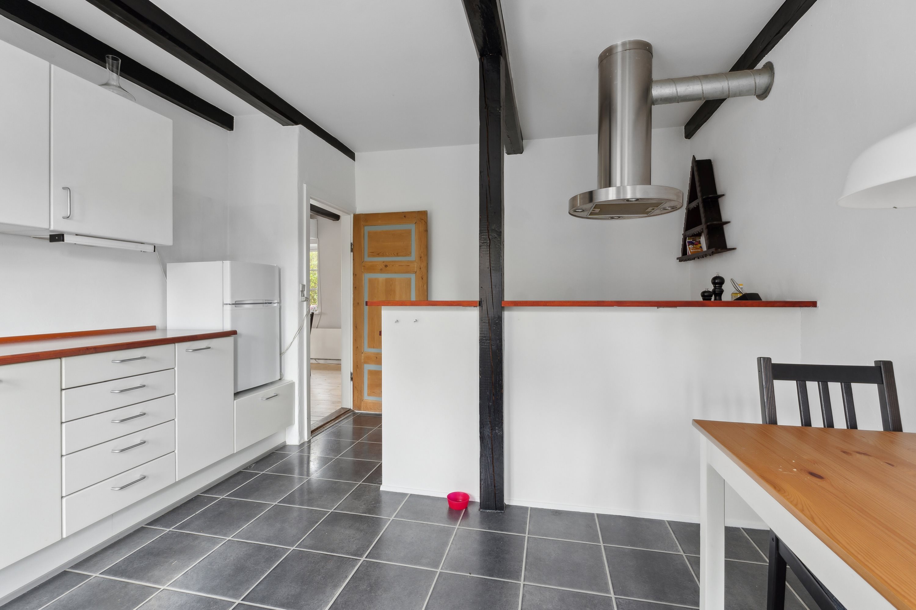 Fremhævet køkken billede i fuldskærmstilstand. Billede af Snøde Bygade 36, Snøde, 5953 Tranekær