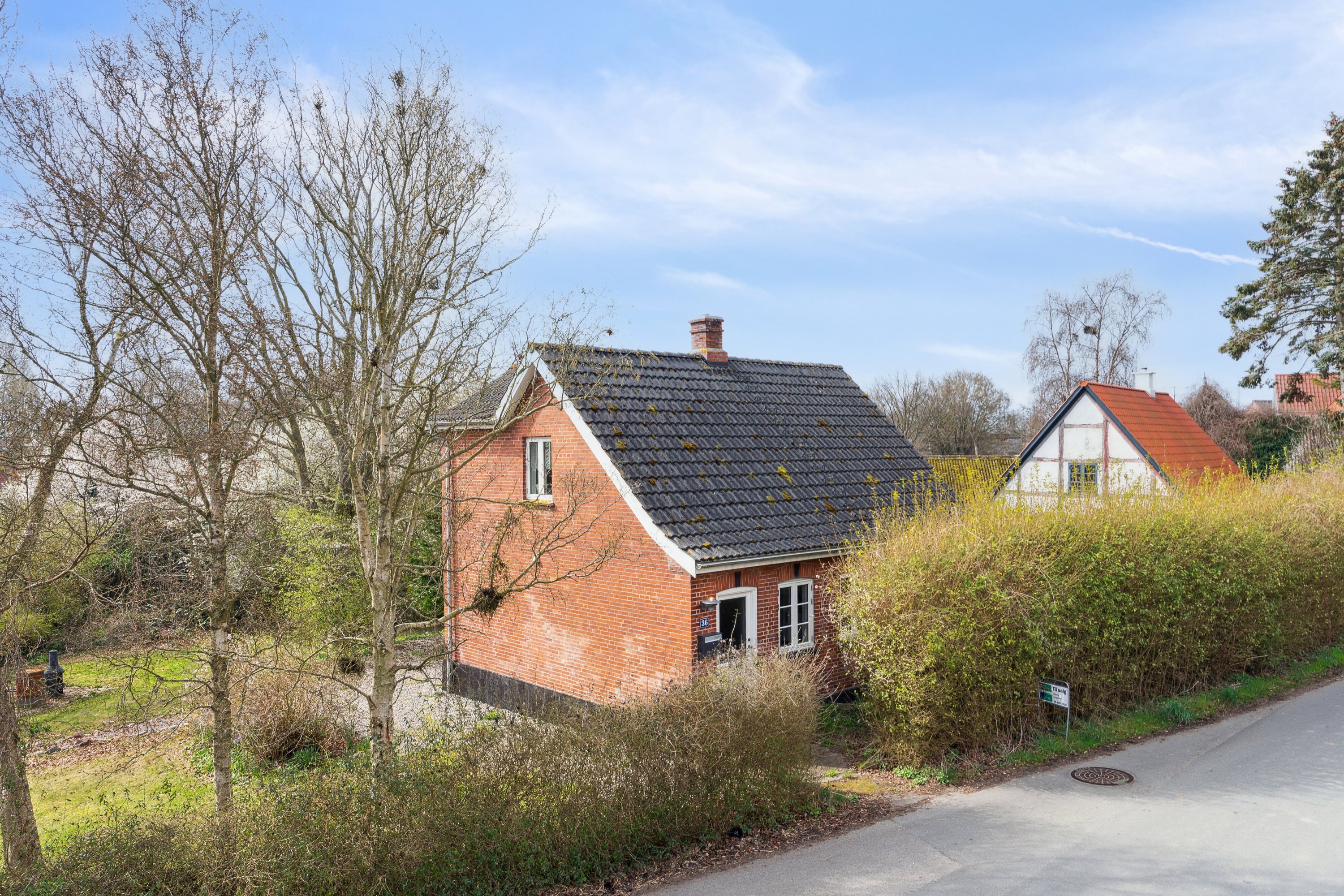 Miniaturebillede 2: set fra vejen. Billede af Snøde Bygade 36, Snøde, 5953 Tranekær