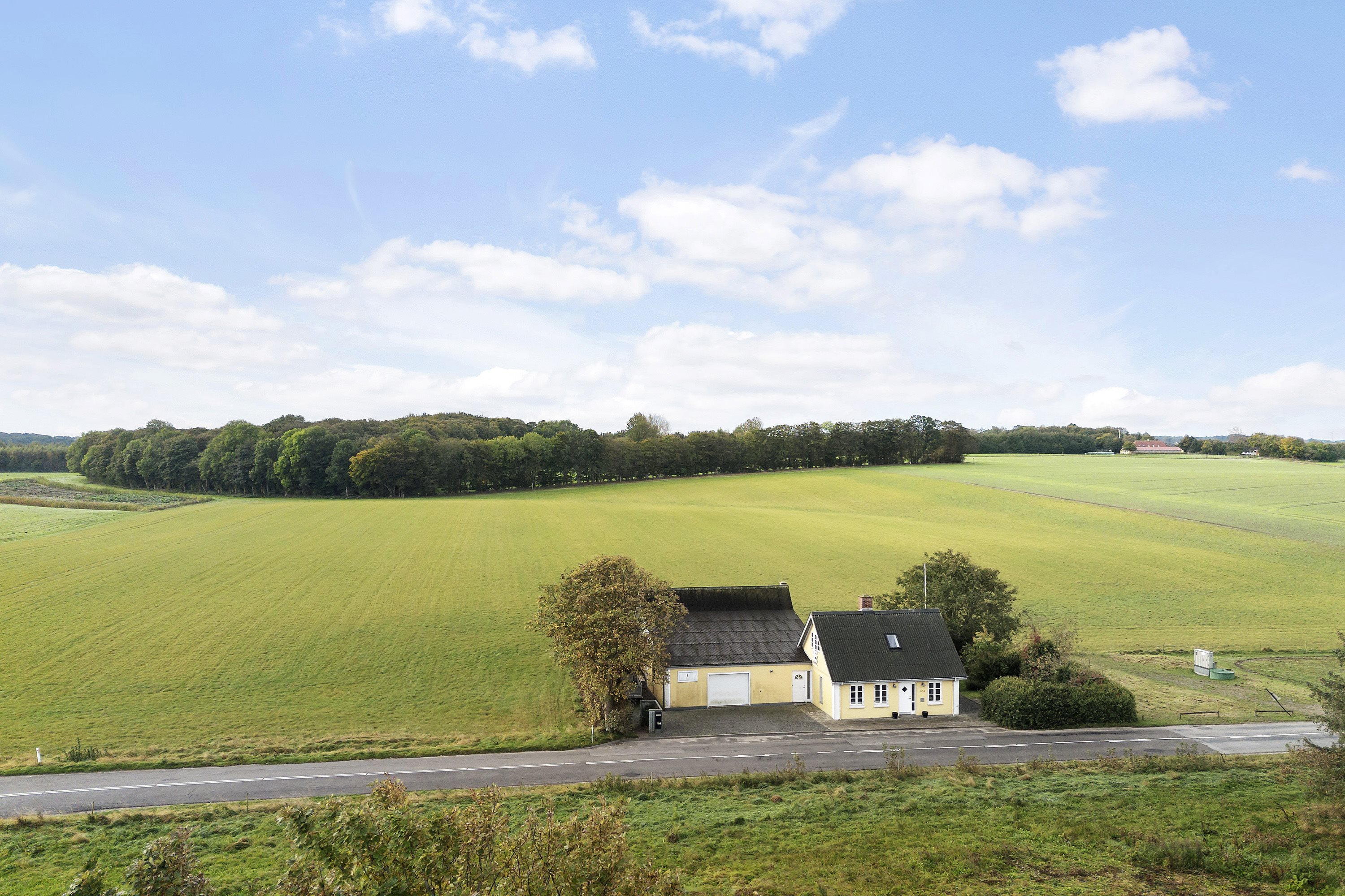 Fremhævet luftfoto billede i fuldskærmstilstand. Billede af Gosmervej 108, Halling, 8300 Odder