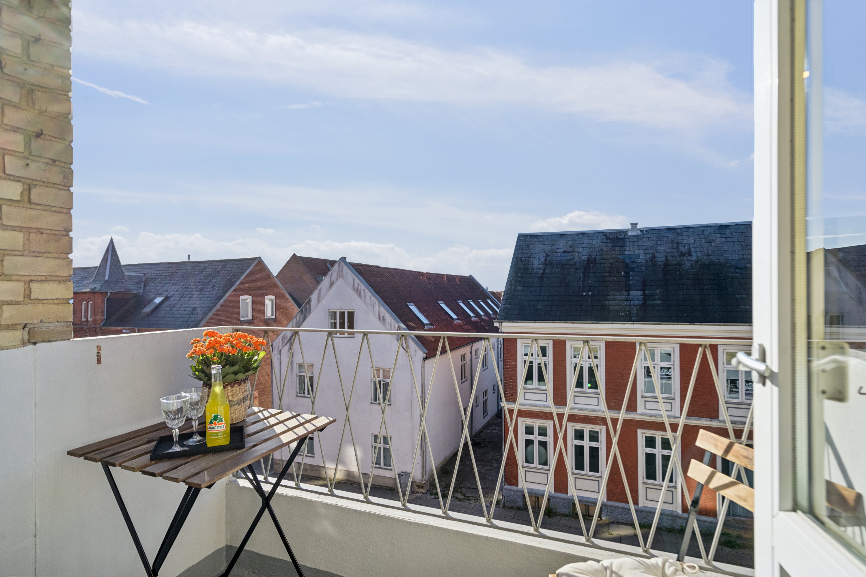 Fremhævet  billede i fuldskærmstilstand. Billede af Markedspladsen 1, 1. th., 8900 Randers C