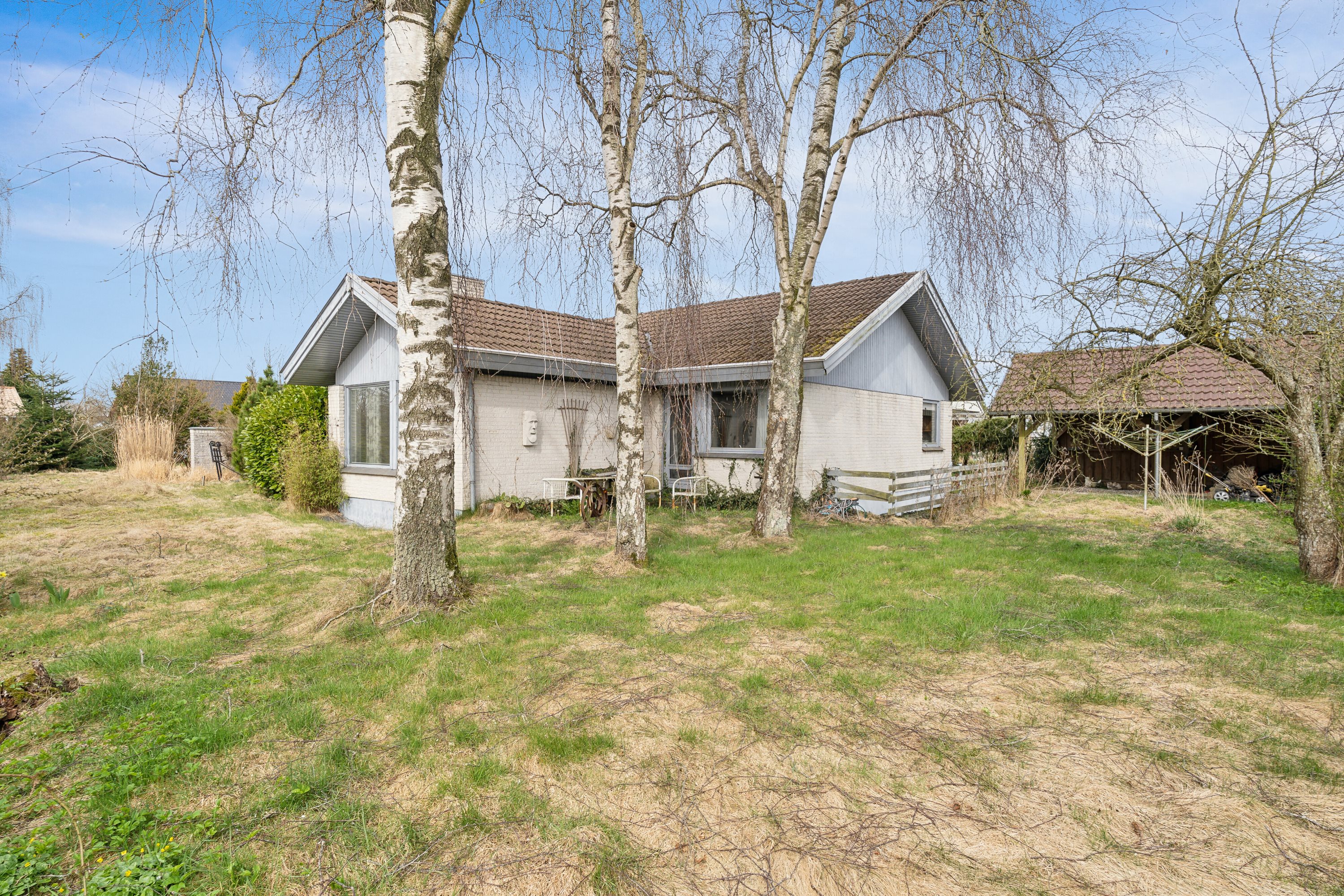 Fremhævet udendørs billede i fuldskærmstilstand. Billede af Tjørnevej 9, 8620 Kjellerup