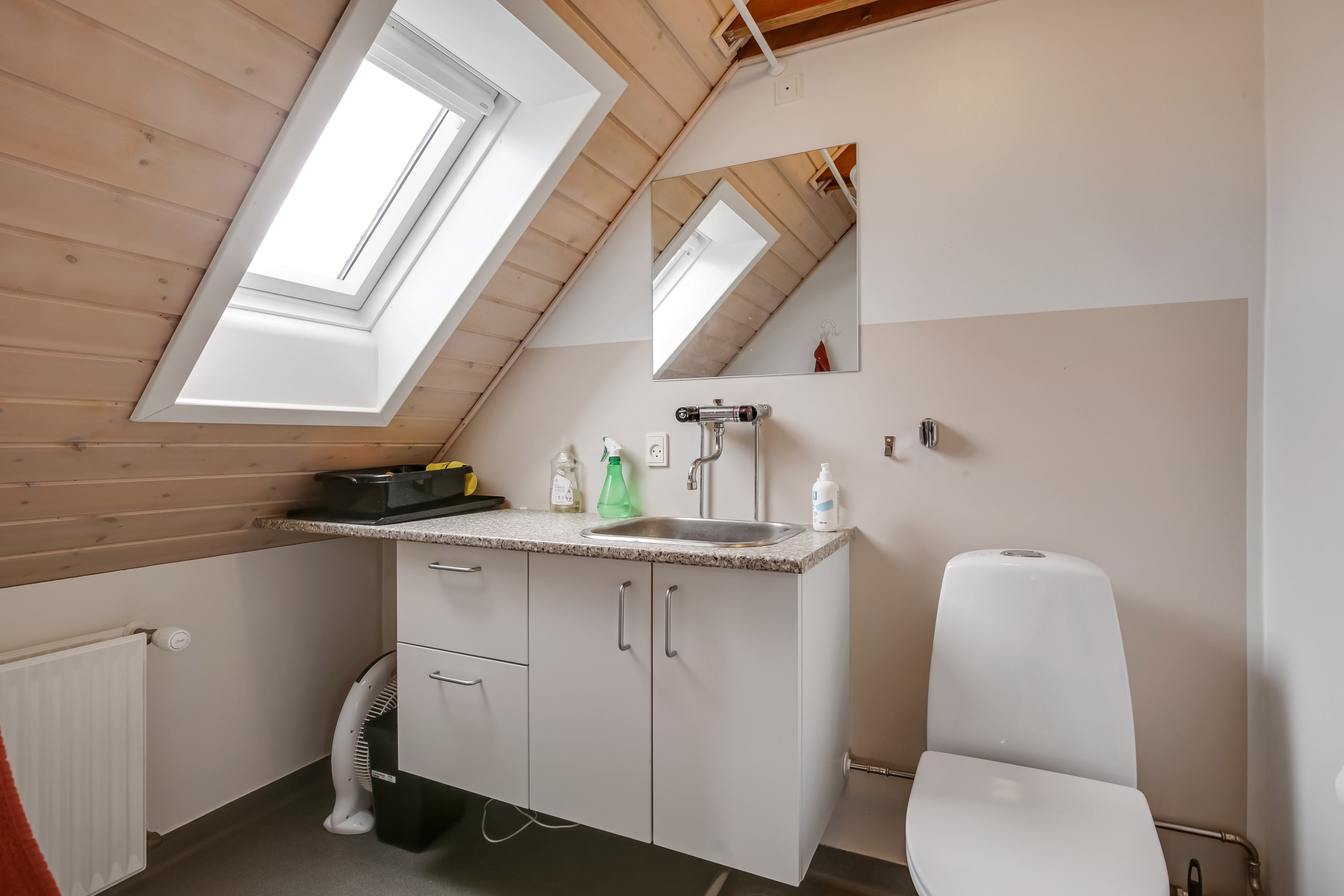 Fremhævet toilet billede i fuldskærmstilstand. Billede af Tingvej 44, 8543 Hornslet