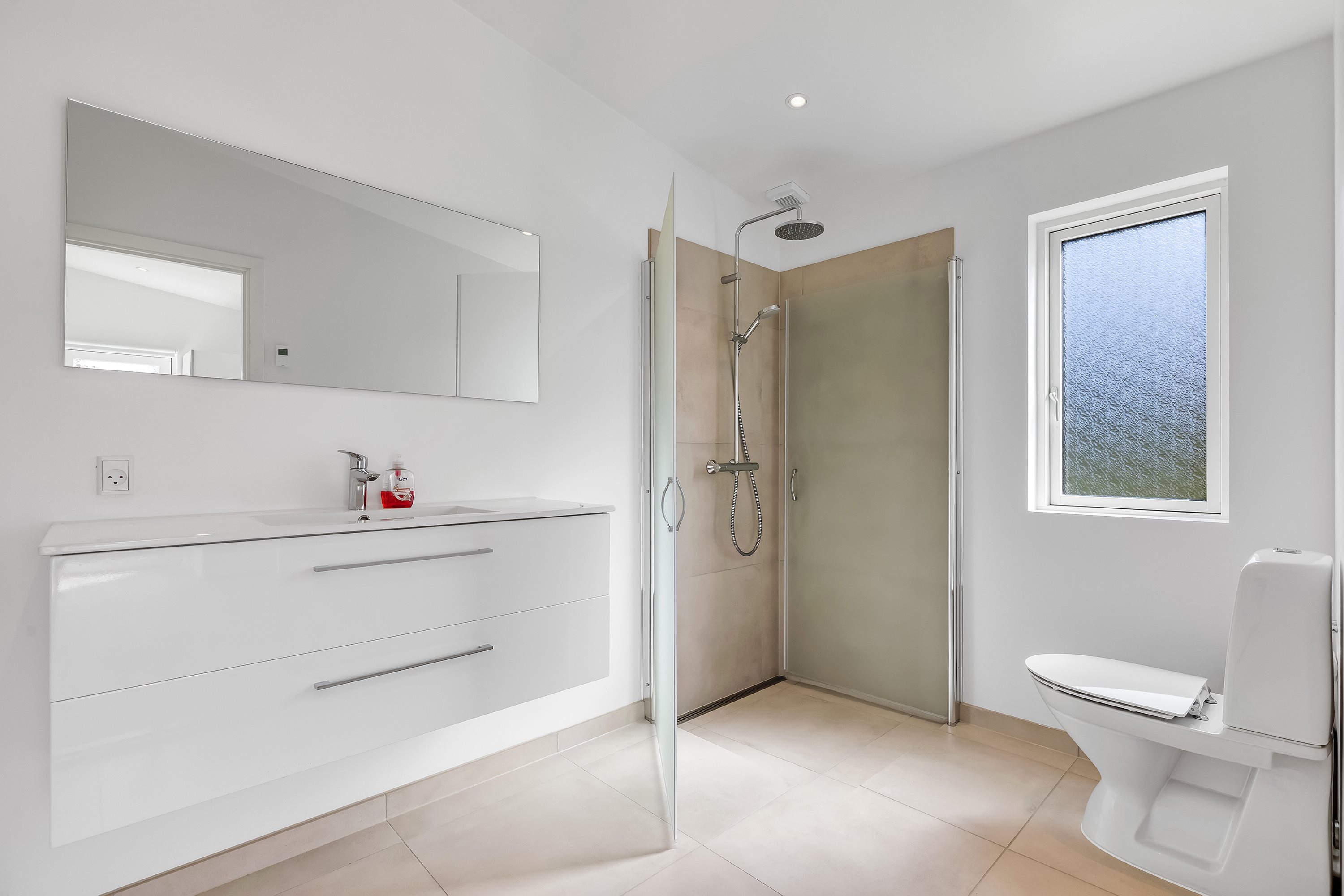 Fremhævet badeværelse billede i fuldskærmstilstand. Billede af Hejrevej 29, Kulhuse, 3630 Jægerspris