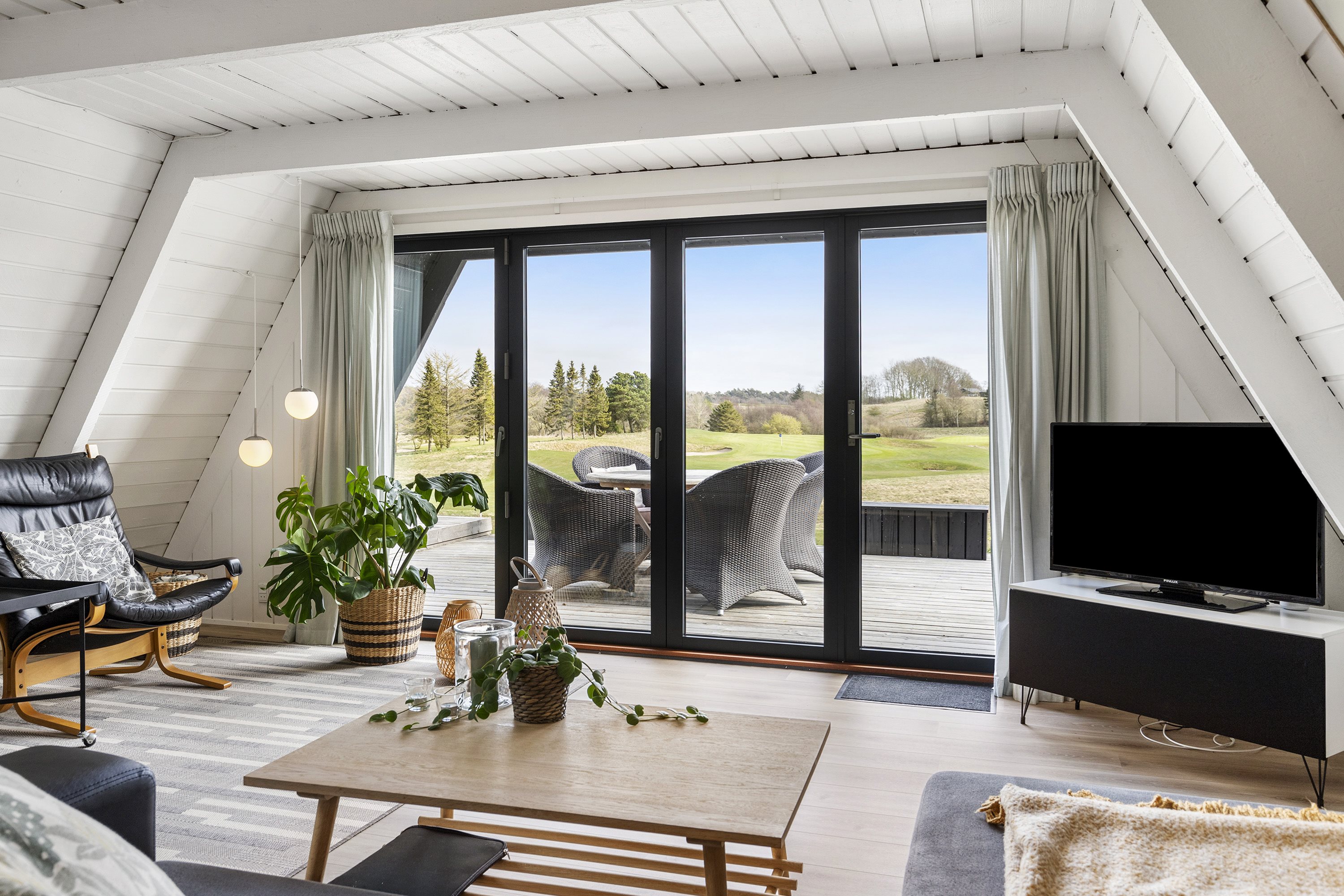 Fremhævet stue billede i fuldskærmstilstand. Billede af Golfsvinget 111, Gatten, 9640 Farsø