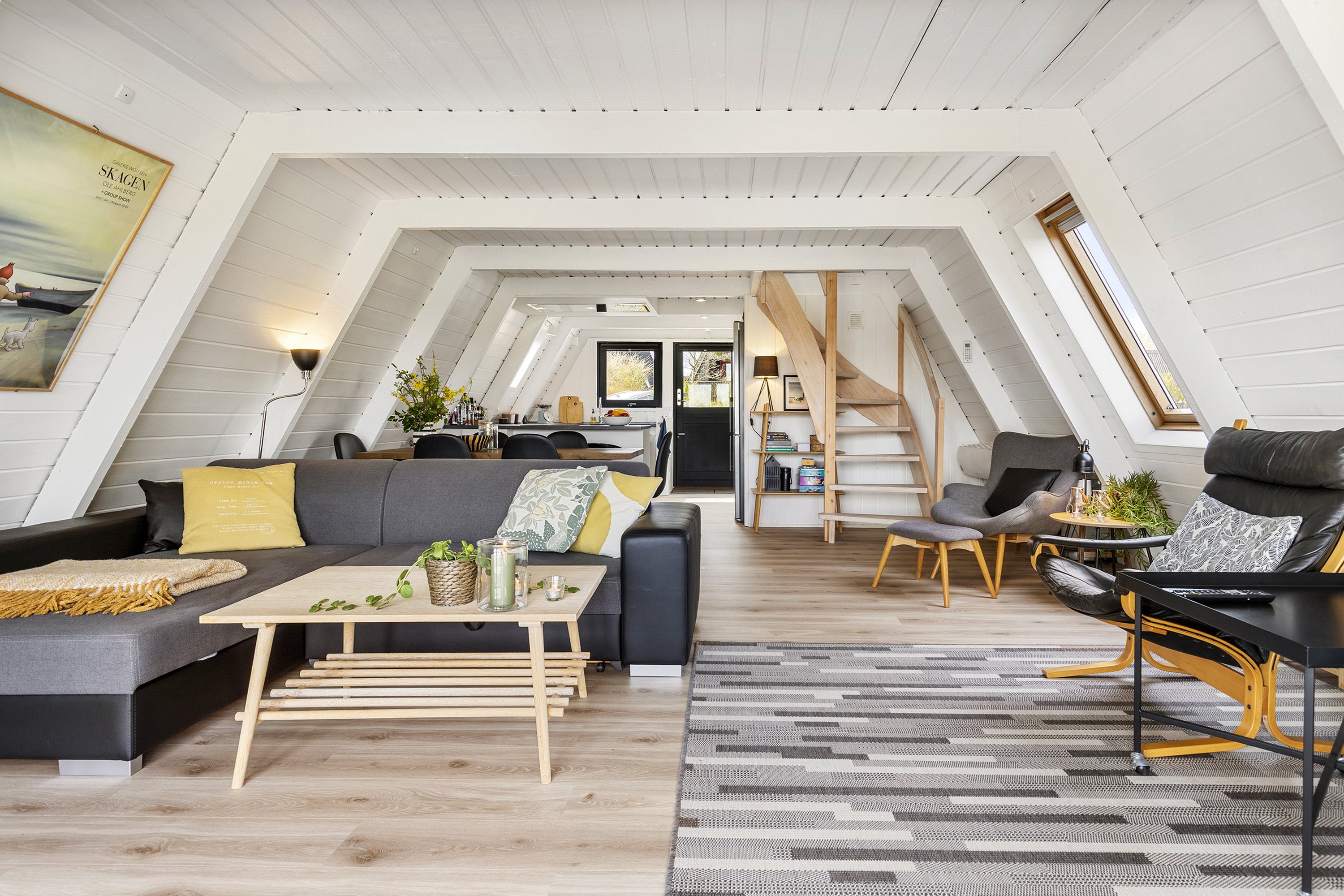 Fremhævet stue billede i fuldskærmstilstand. Billede af Golfsvinget 111, Gatten, 9640 Farsø