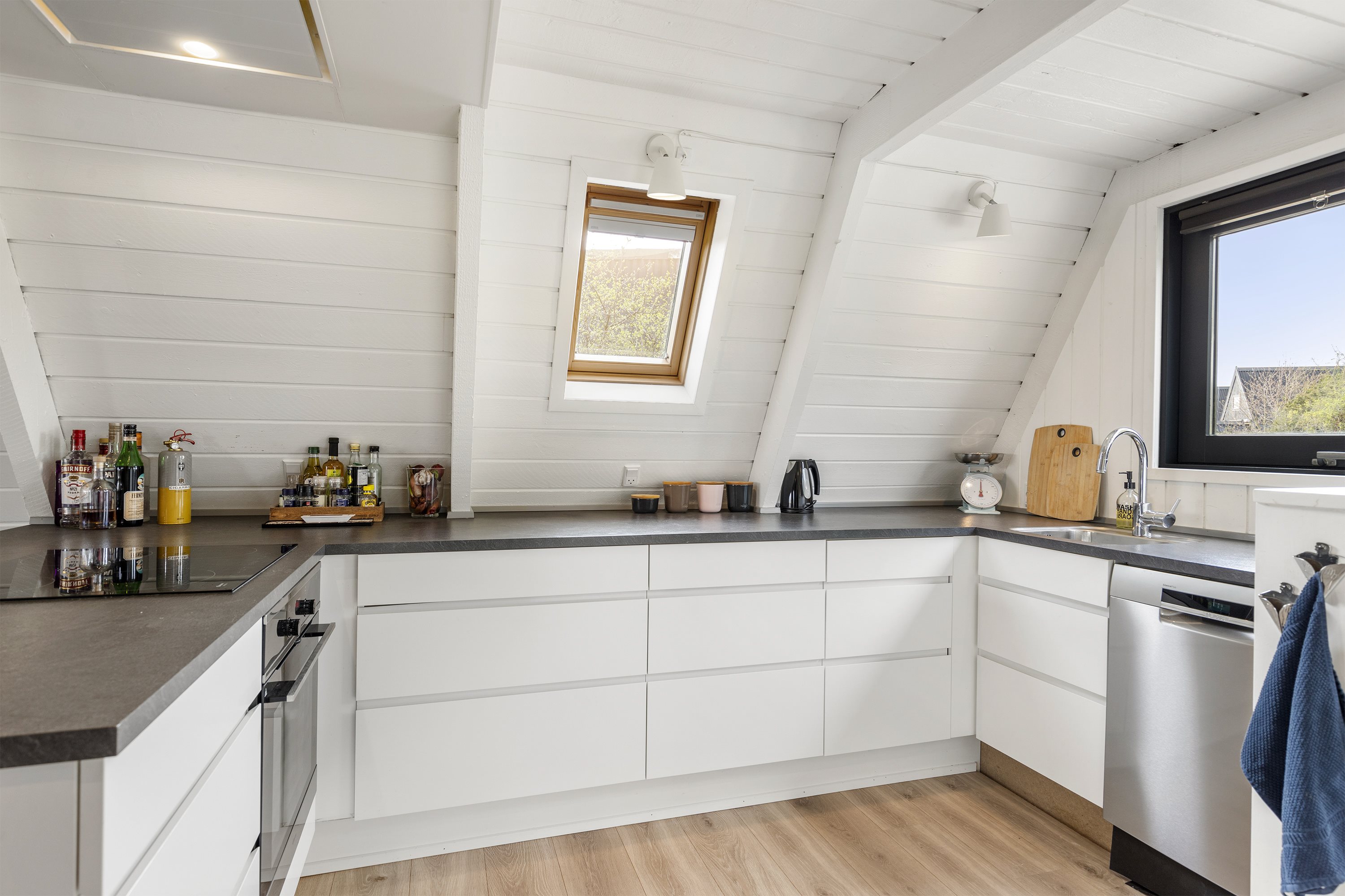 Fremhævet køkken billede i fuldskærmstilstand. Billede af Golfsvinget 111, Gatten, 9640 Farsø