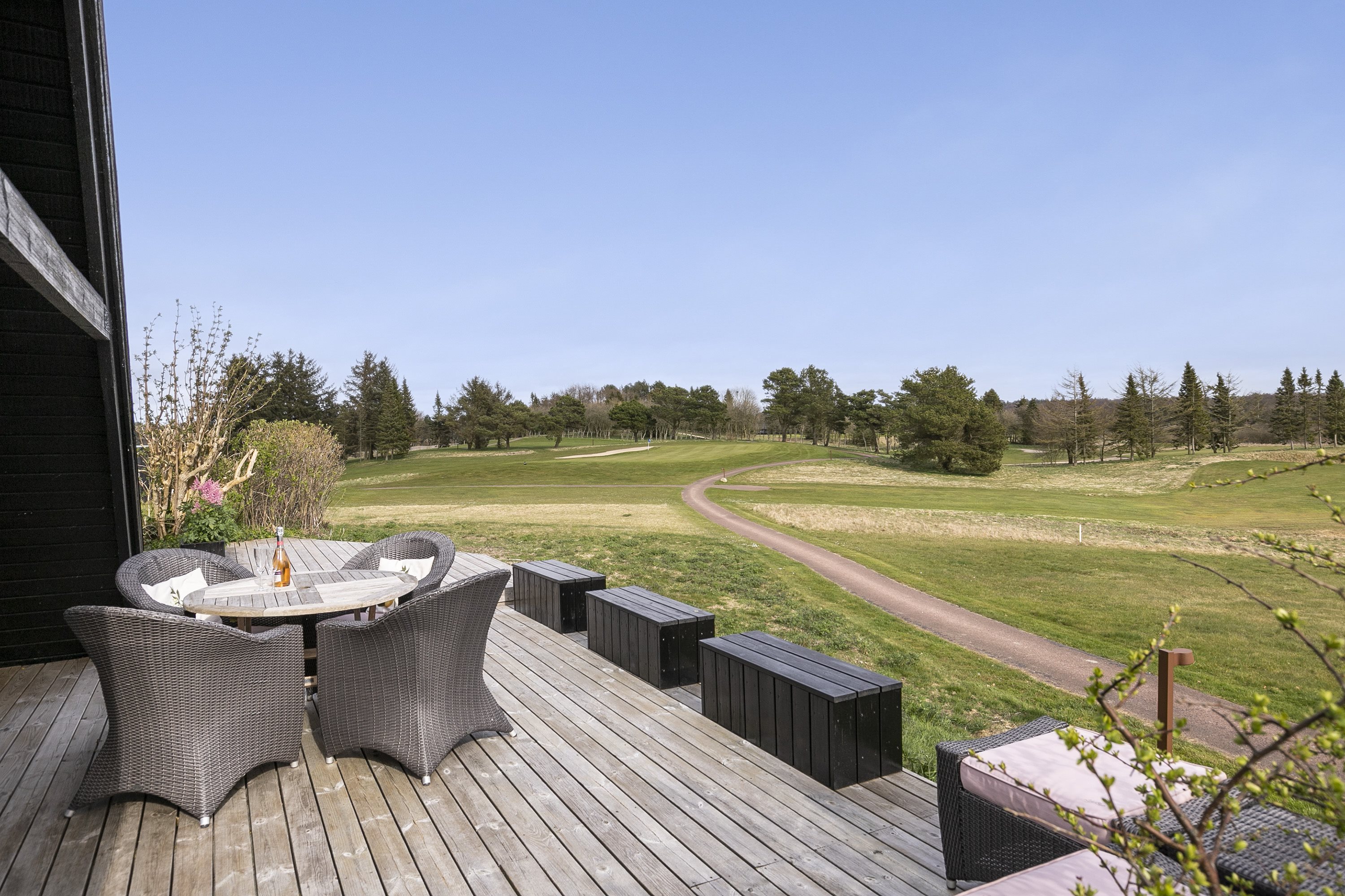 Fremhævet terrasse billede i fuldskærmstilstand. Billede af Golfsvinget 111, Gatten, 9640 Farsø