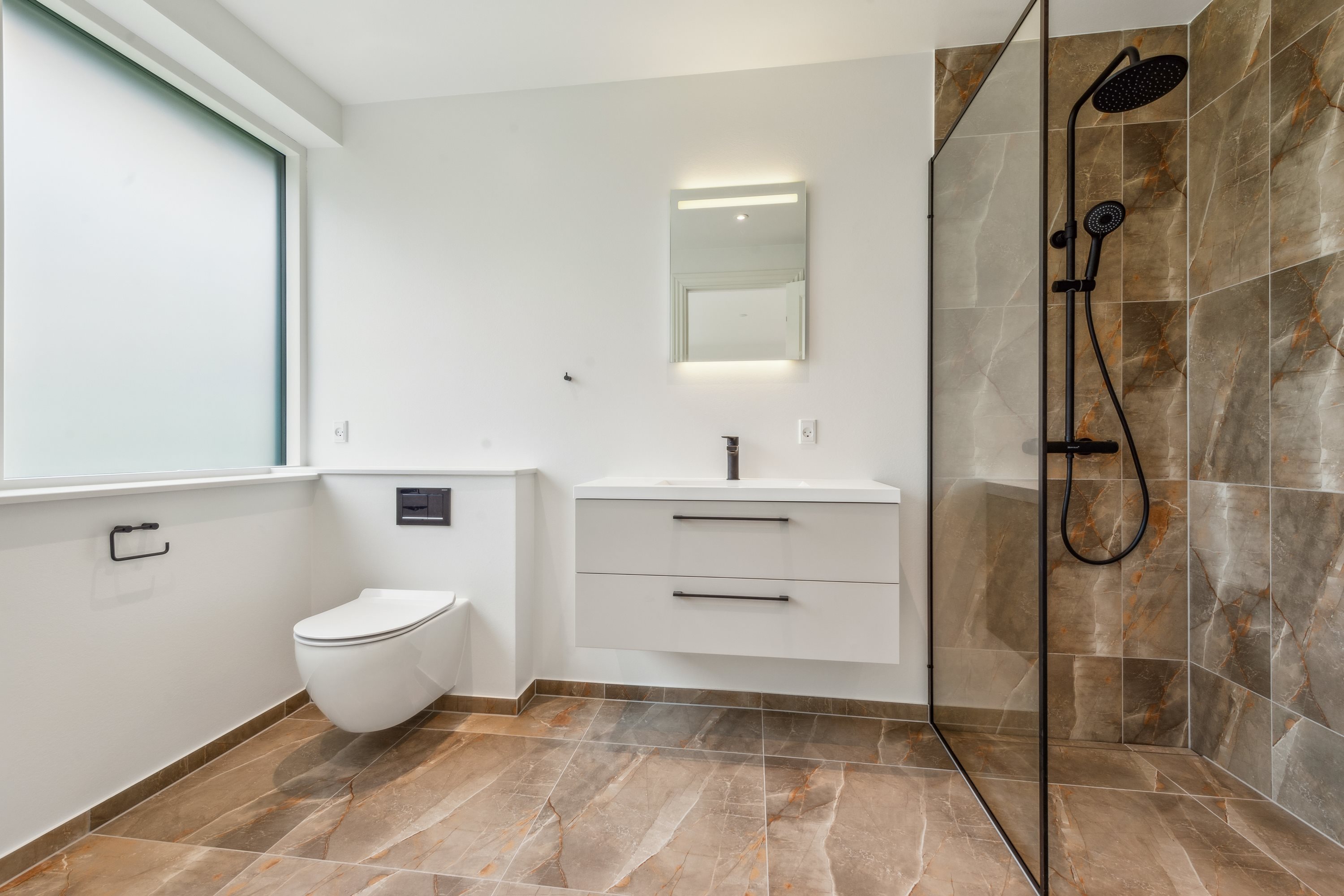 Miniaturebillede 2: badeværelse. Billede af Højager 14, 2670 Greve