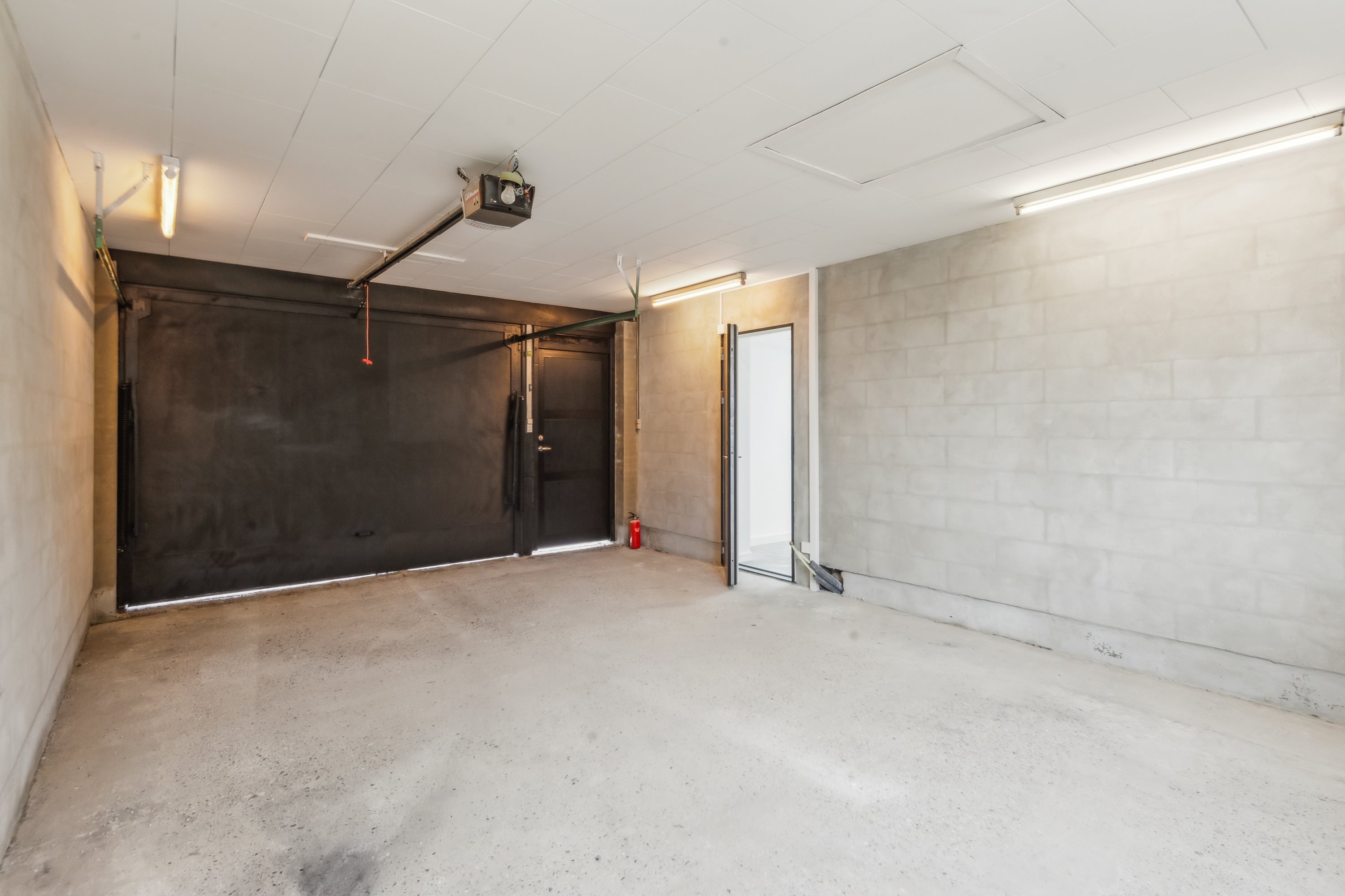 Fremhævet garage billede i fuldskærmstilstand. Billede af Højager 14, 2670 Greve