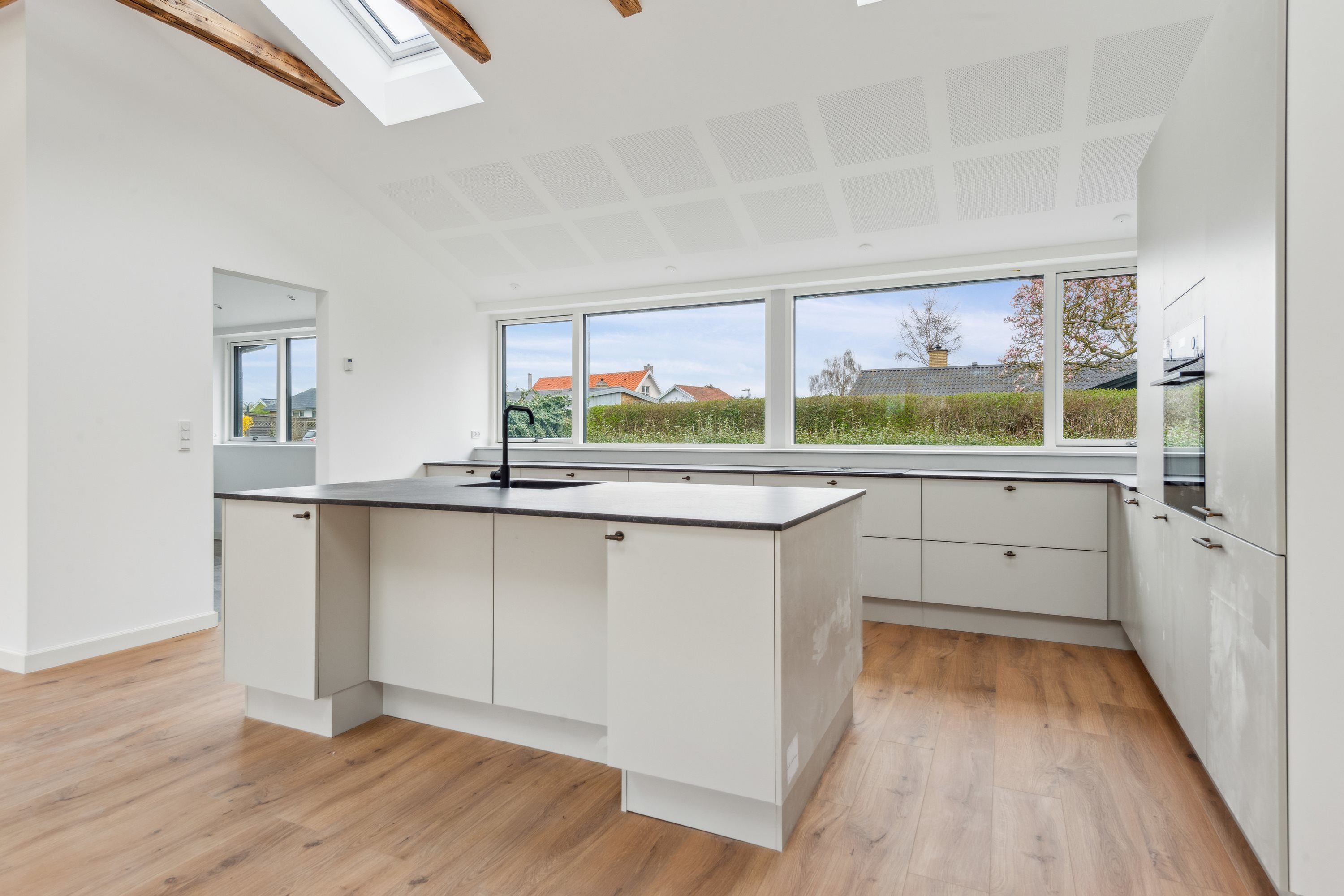 Fremhævet køkken billede i fuldskærmstilstand. Billede af Højager 14, 2670 Greve