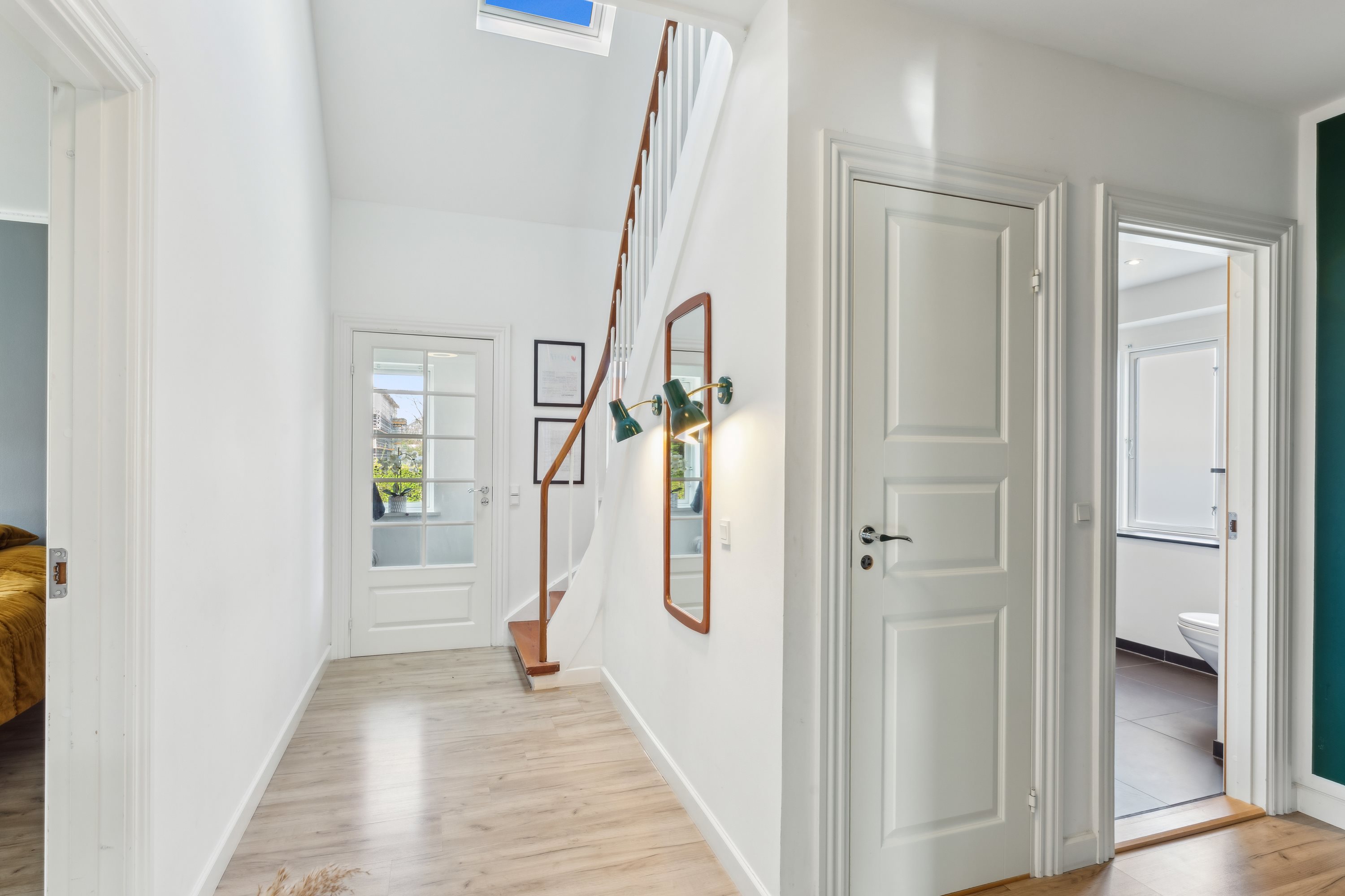 Fremhævet gang billede i fuldskærmstilstand. Billede af Drosselvej 13, 2630 Taastrup